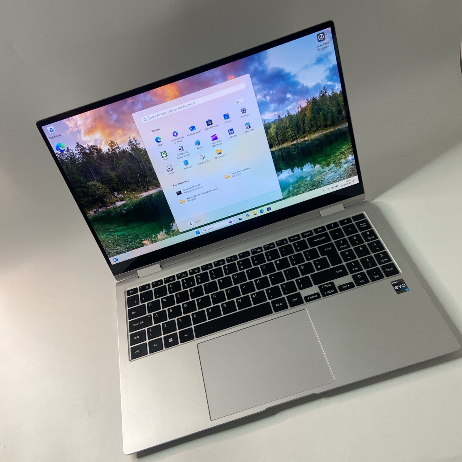 Samsung Galaxy Book2 Pro 360 15.6" Intel Core i7- 1260P 256GB SSD 16GB RAM