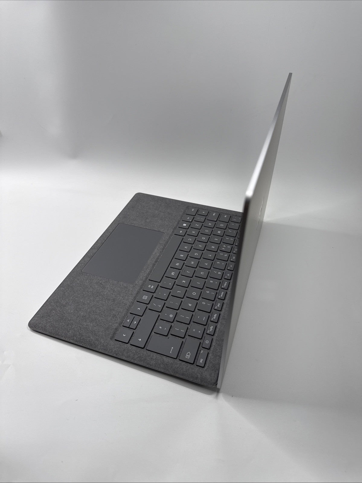 Microsoft Surface Laptop 4 13.5" Inte i5-1135G7 8GB RAM 512GB SSD Cracked Screen