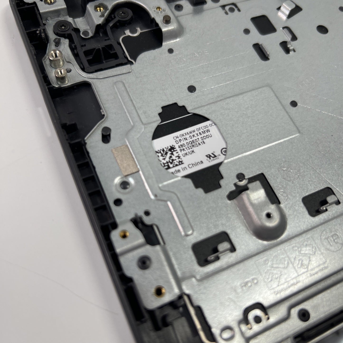 Genuine Dell Inspiron 3505 Palmrest Assembly UK Keyboard 033HPP (SMALL CRACK)