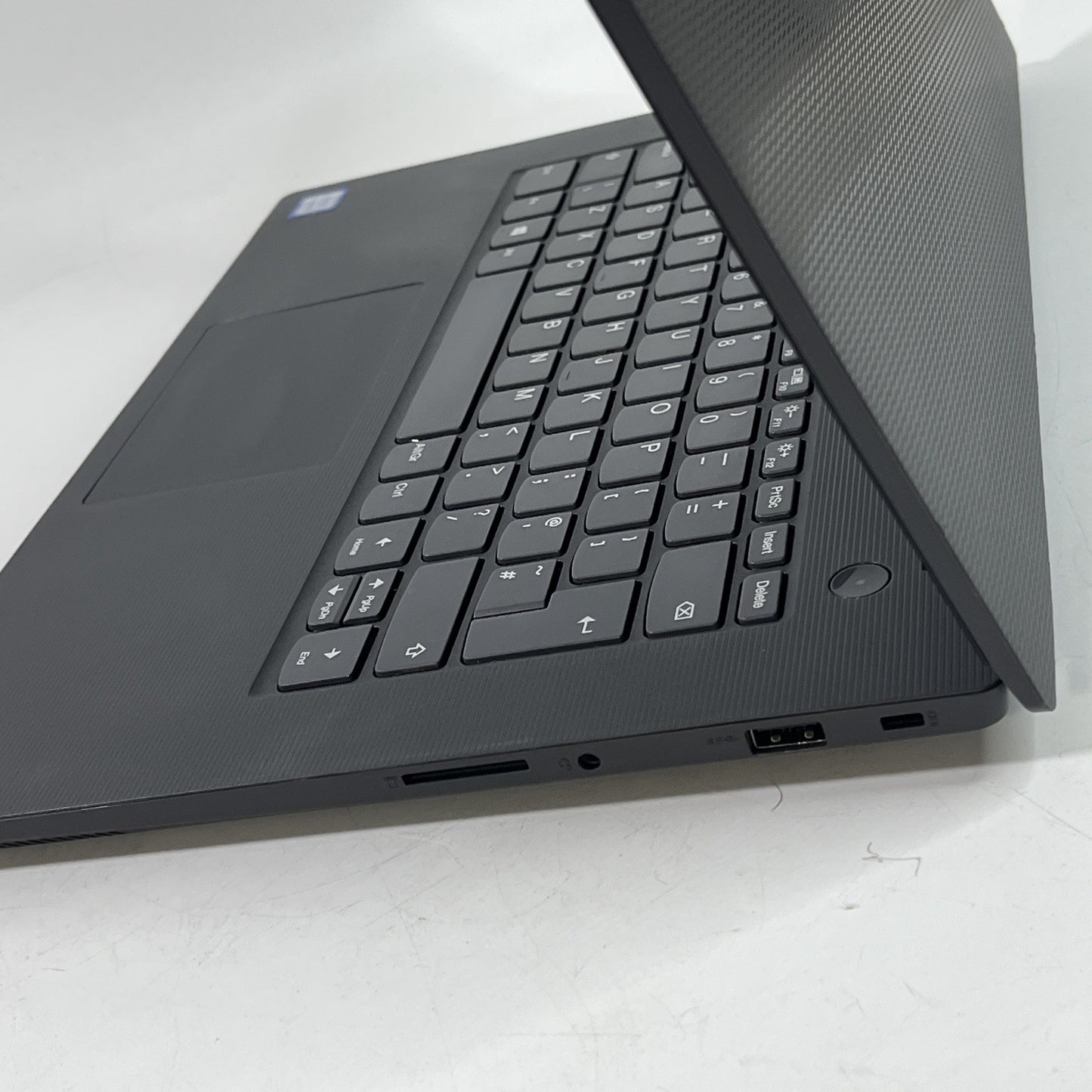 Lenovo V130-14IKB | i5-7200U | 8GB RAM | 256GB SSD | 14” FHD | Win 11