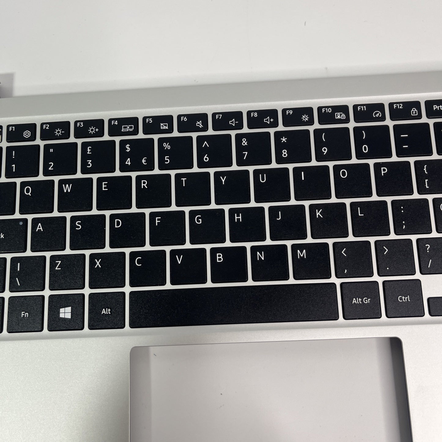 Genuine silver Samsung Galaxy NP750XDA  Palmrest & Keyboard&Speakers.missing Key
