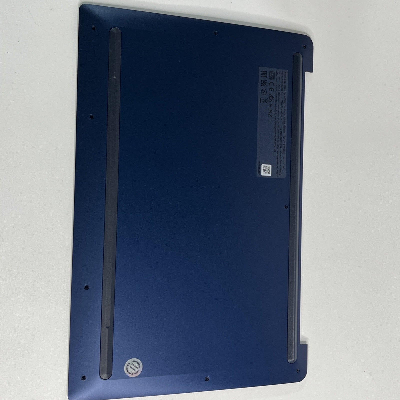 Lenovo IP Slim 3 Chrome 14M868 Bottom Cover 5CB1L30389 HQ2073136V000 Grade B