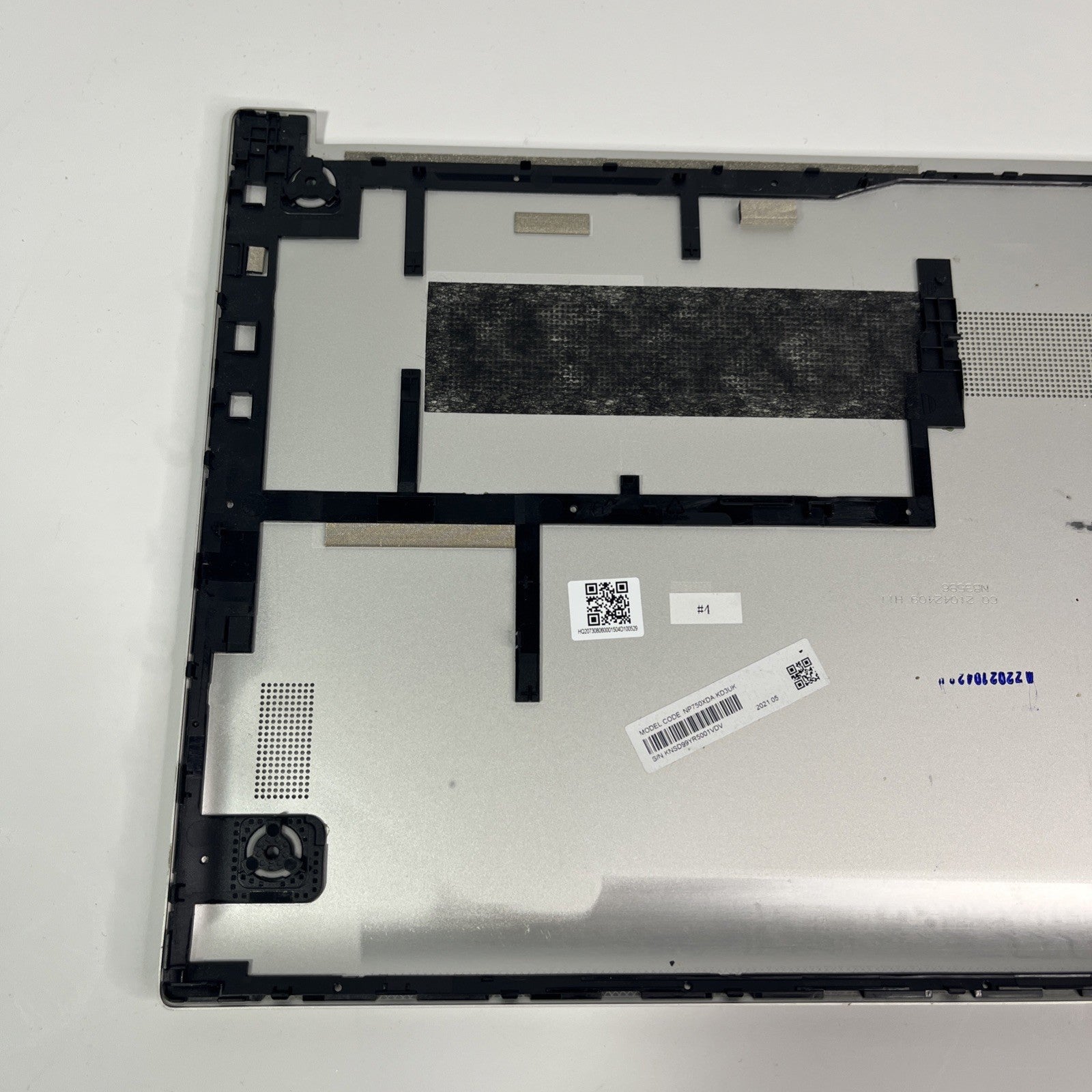 Genuine silver Samsung Galaxy NP750XDA Bottombase HQ2073080