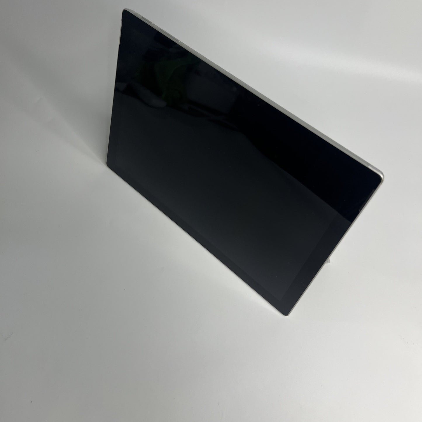 Microsoft Surface Pro 7 – i5-1035G4 8GB RAM 128GB SSD Windows 11 Grade C