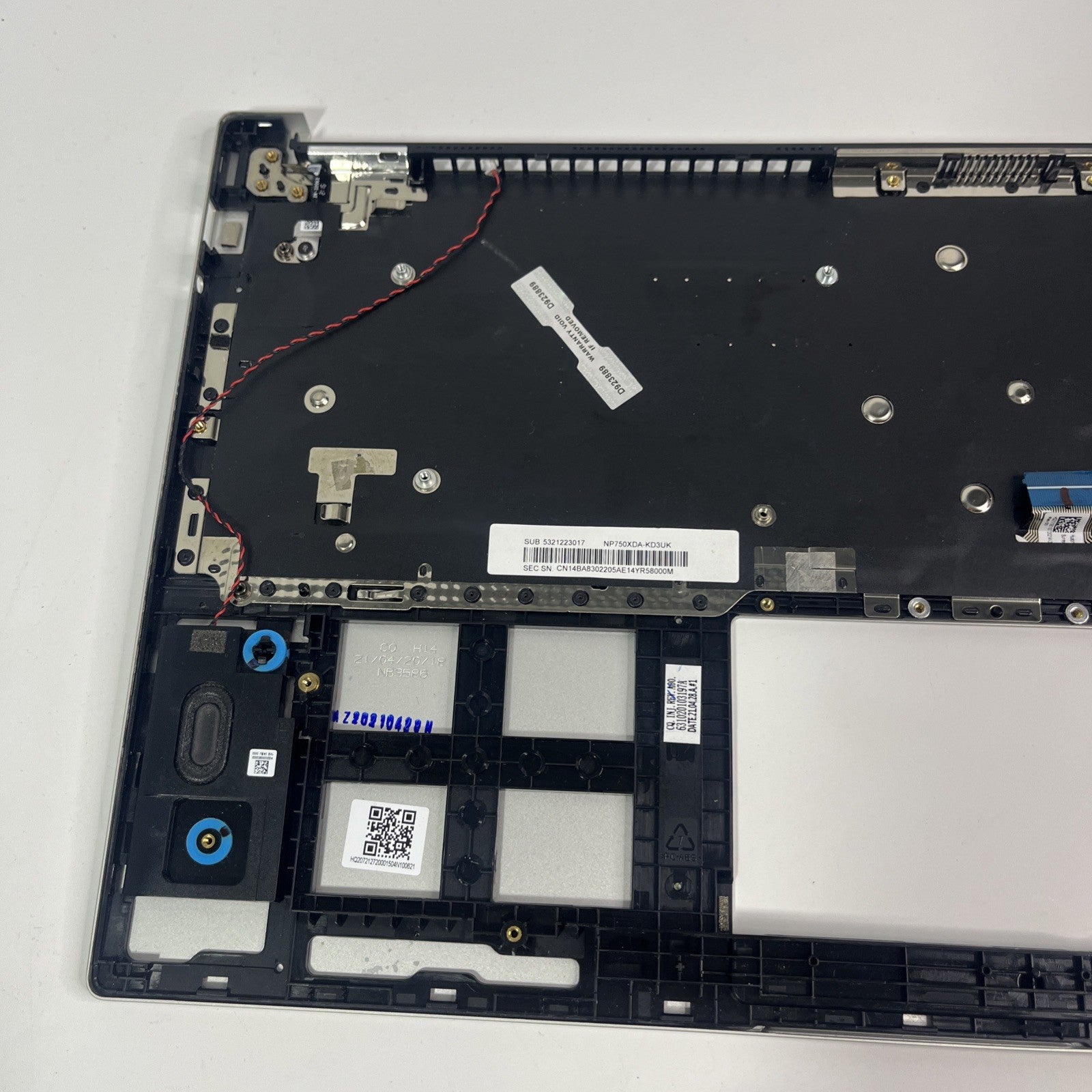 Genuine silver Samsung Galaxy NP750XDA  Palmrest & Keyboard&Speakers.missing Key