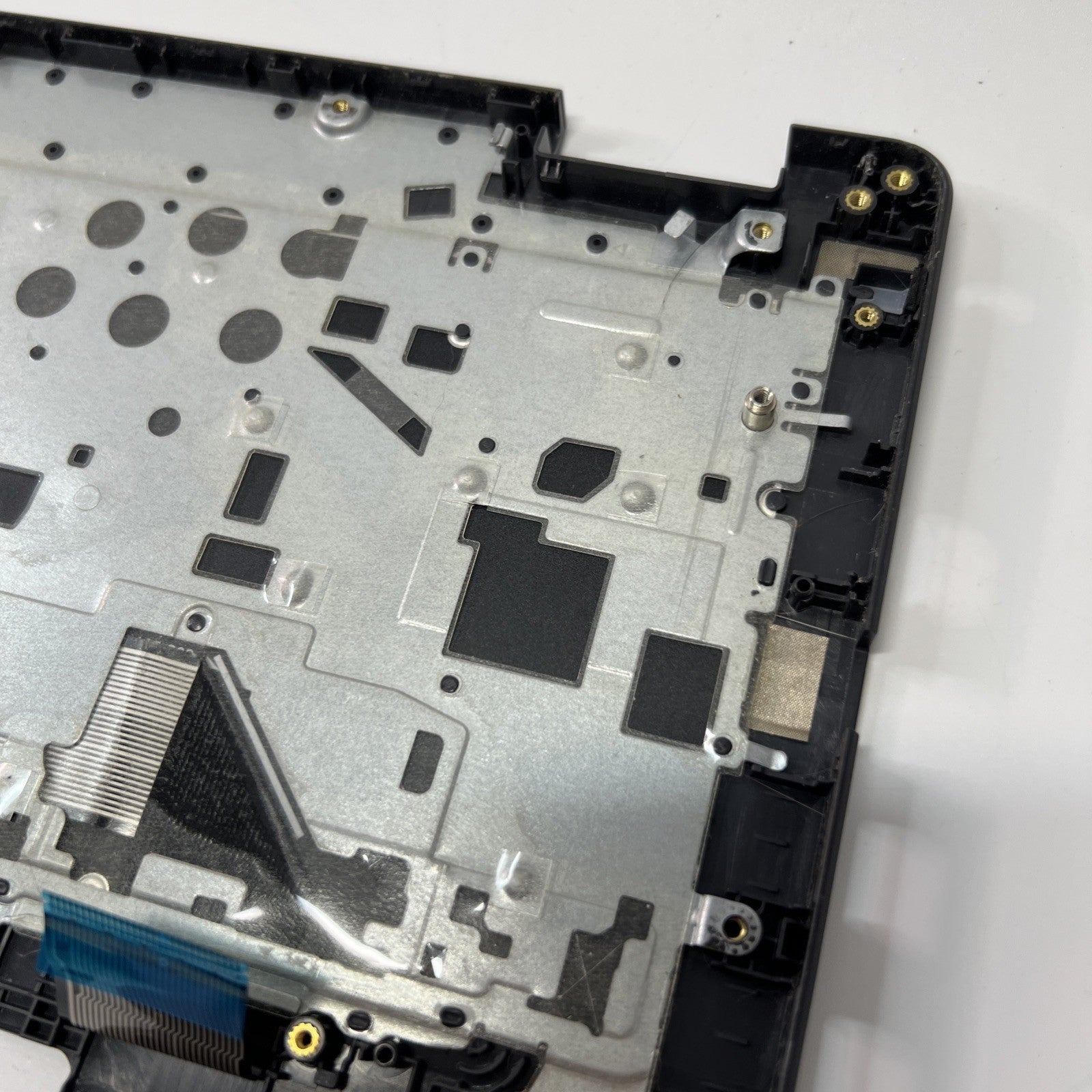 Genuine Dell Inspiron 3505 Palmrest Assembly UK Keyboard 033HPP (SMALL CRACK)