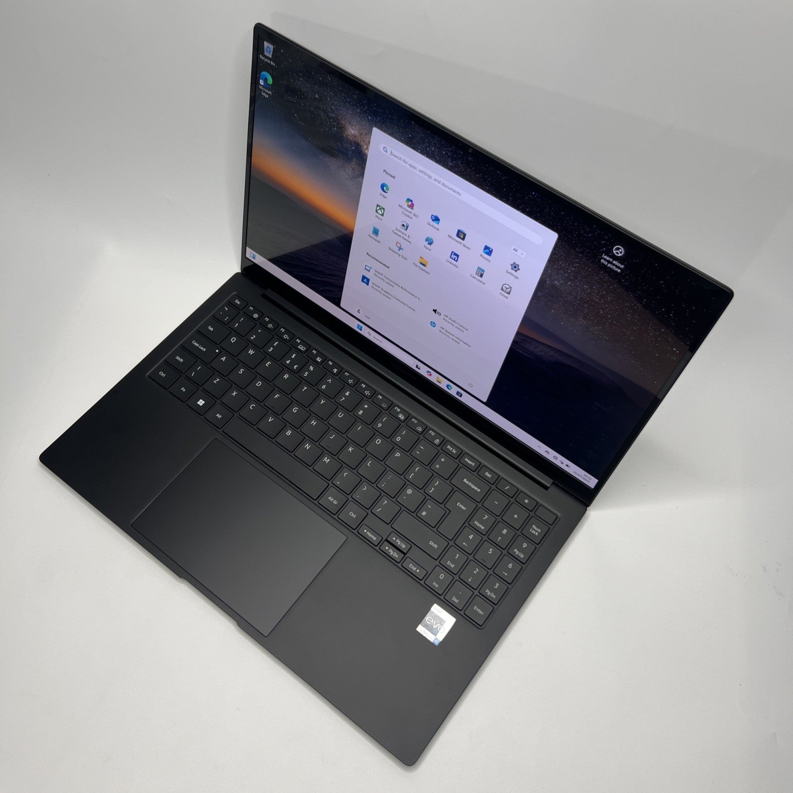 Samsung Galaxy Book 2 Pro 5G Core i5-1240P 8GB 512GB 15.6 Inch AMOLED Windows 11