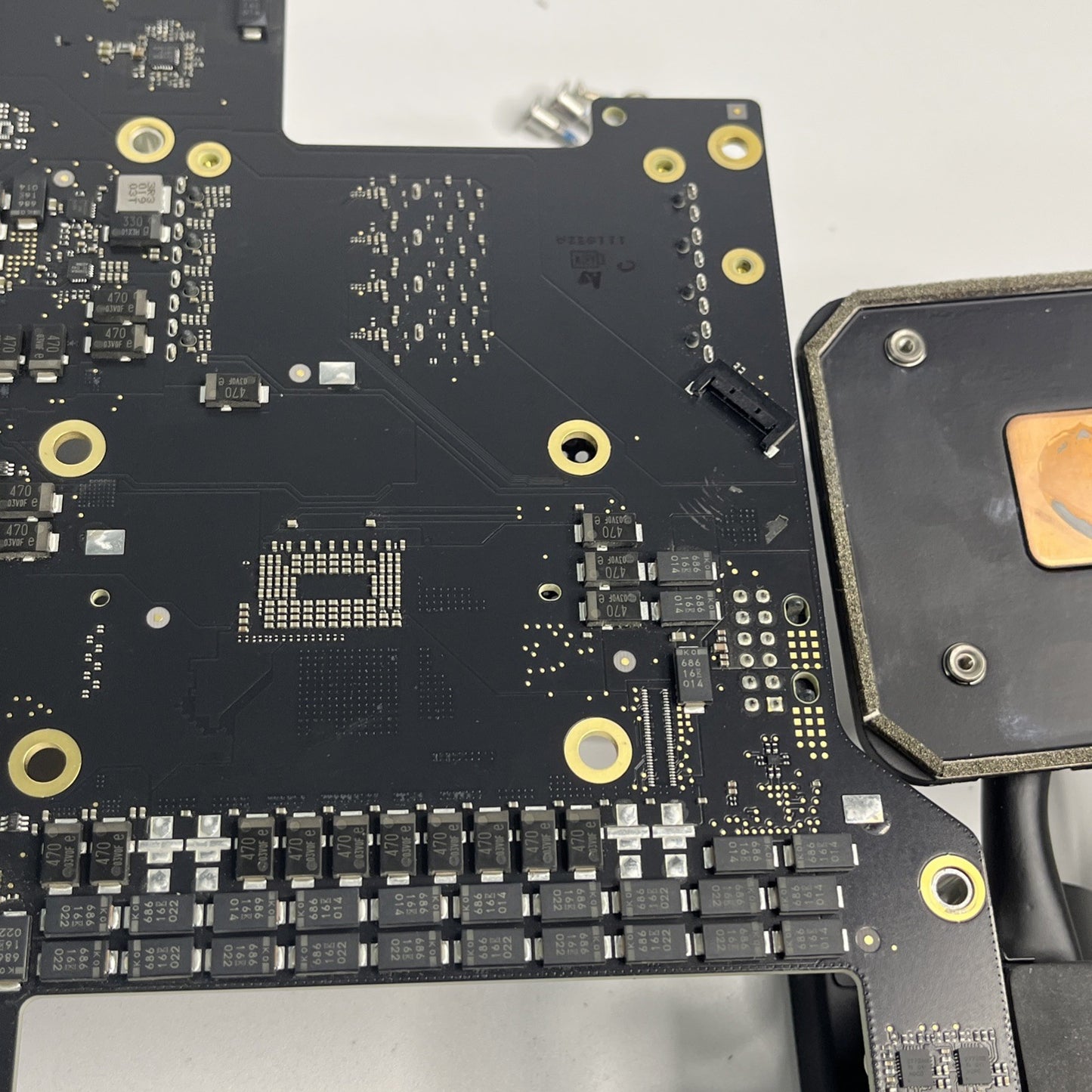 Apple iMac 27” Retina 5K Logic Board 2020A2115 EMC 3442 And Heatsink. No CPU.