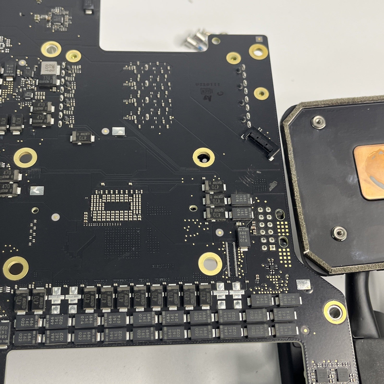 Apple iMac 27” Retina 5K Logic Board 2020A2115 EMC 3442 And Heatsink. No CPU.