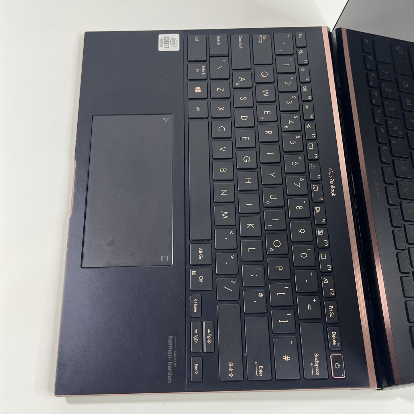 ASUS ZenBook UX393JA 13.3”Core I7-1065G7 16GB RAM 512 GB SSD Windows 11.#G C