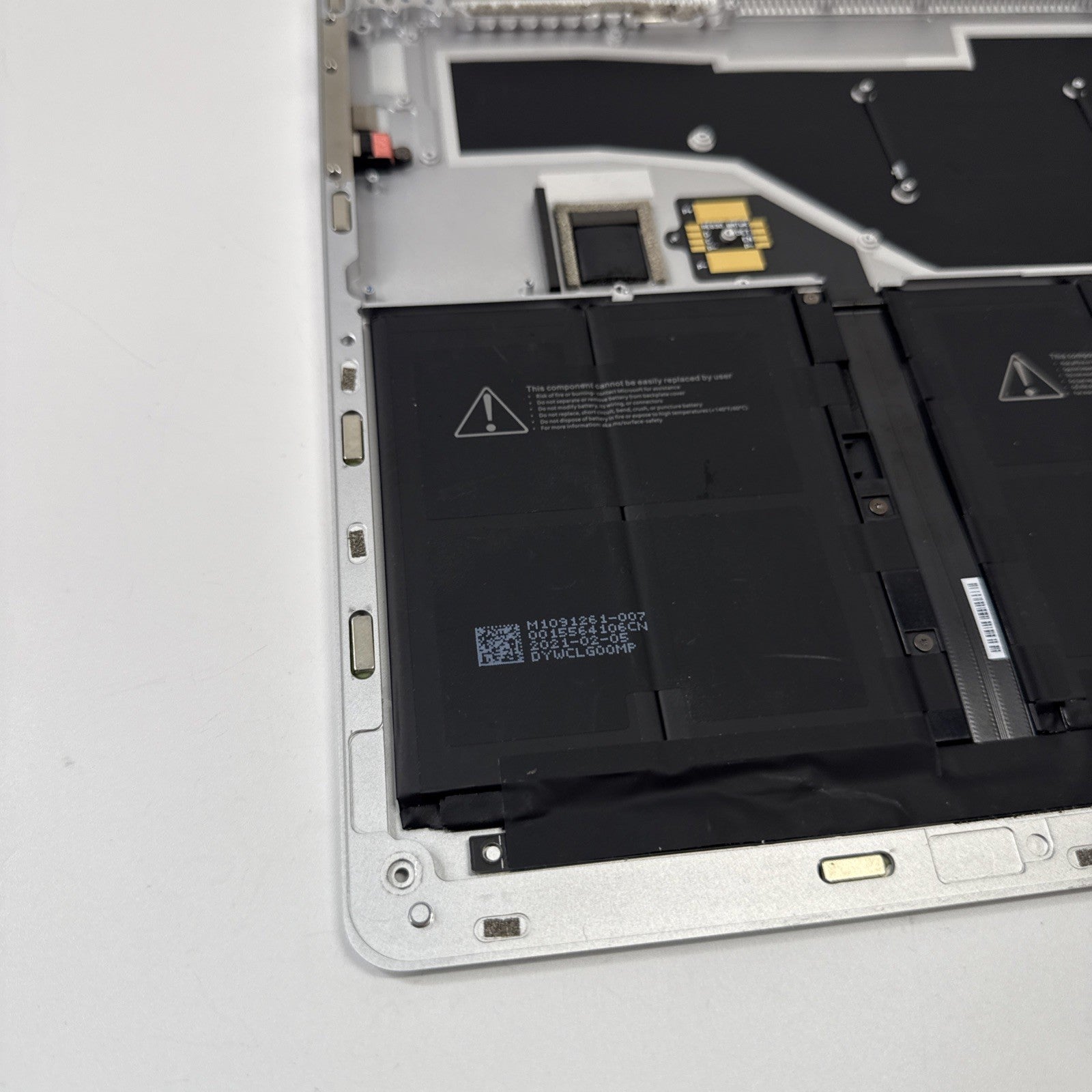 Microsoft Surface 4 1950 13.5 Bottom Base Battery & Housing Silver M1091261-007