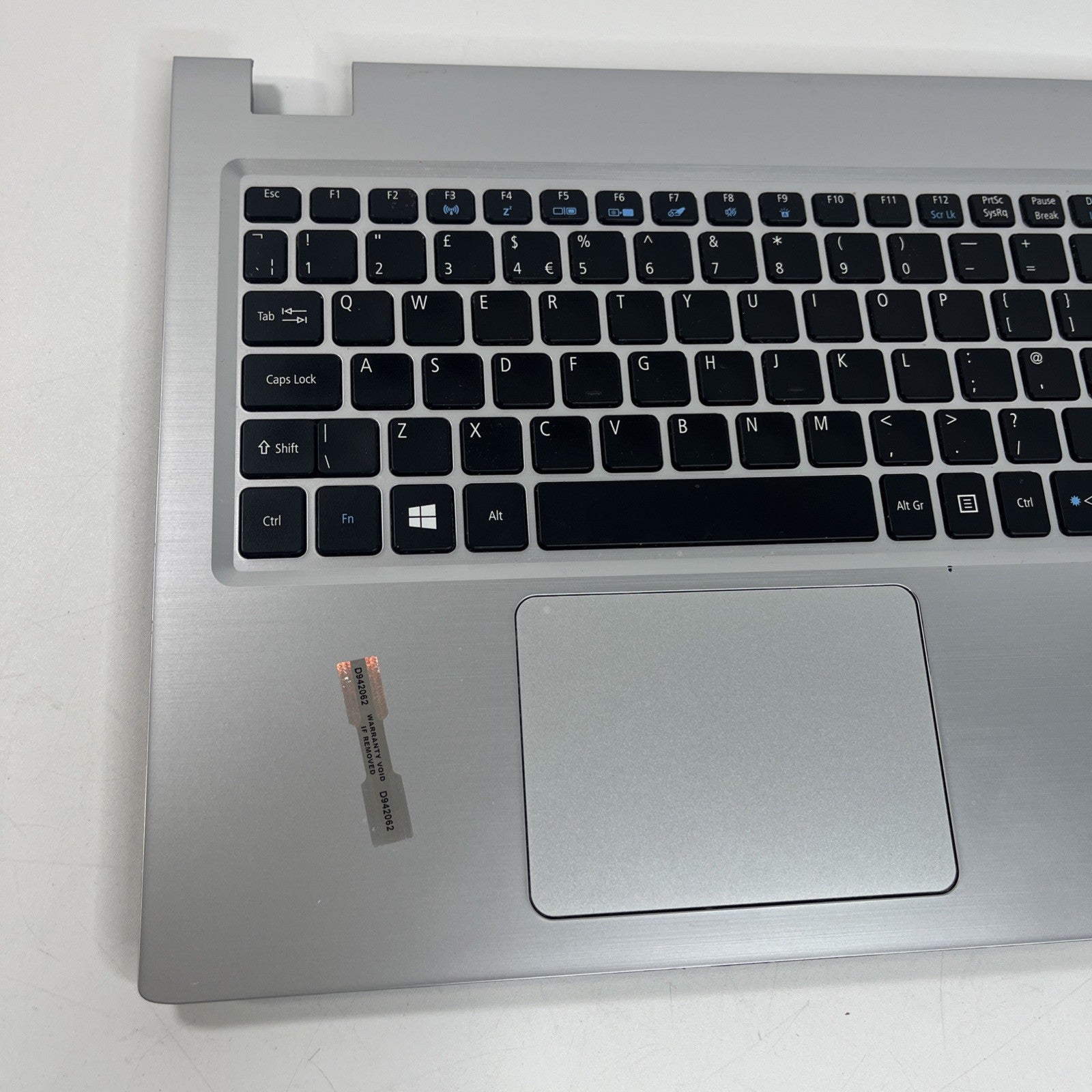 Sliver Acer Aspire V3-574 Palmrest UK Keyboard, Usb Board, Dc Cable & Touchpad.