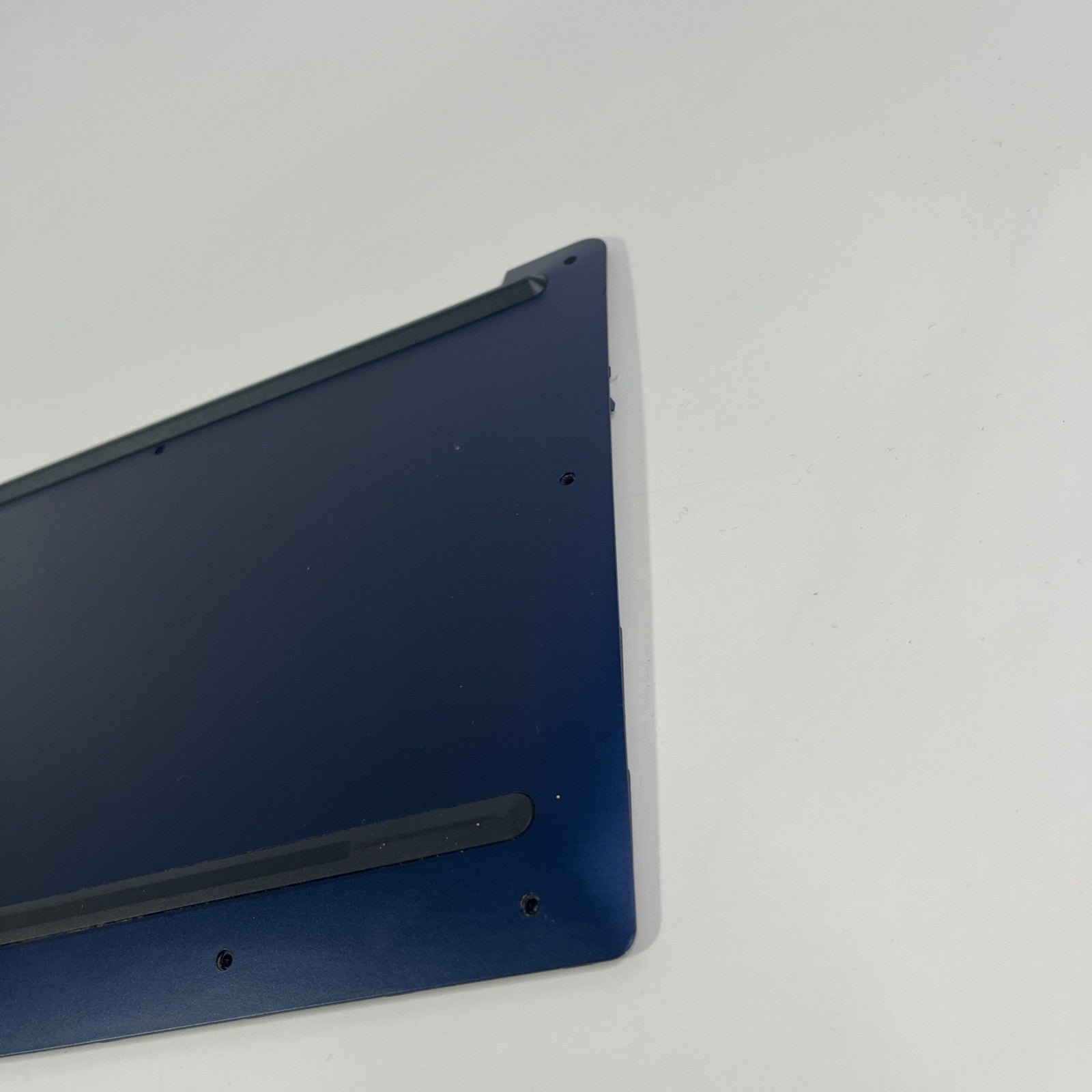Lenovo IP Slim 3 Chrome 14M868 Bottom Cover 5CB1L30389 HQ2073136V000 Grade B