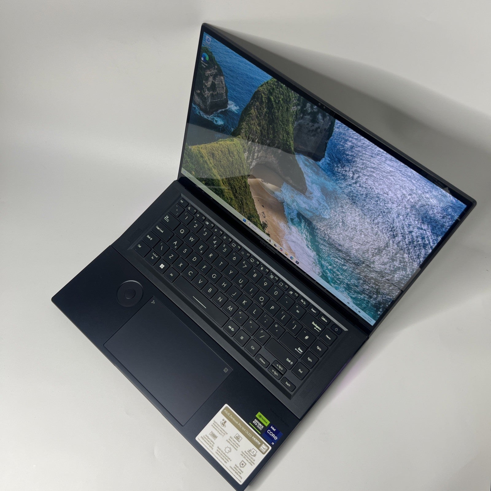 ASUS Zenbook Pro 16 UX7602BZ OLED Intel Core i9-13905H RTX 4080 32GB RAM 1TB SSD