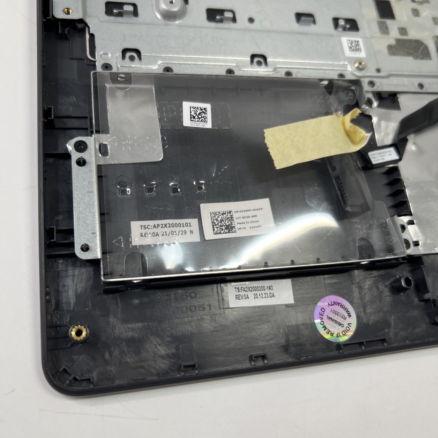 Genuine Dell Inspiron 3505 Palmrest Assembly UK Keyboard 033HPP (SMALL CRACK)