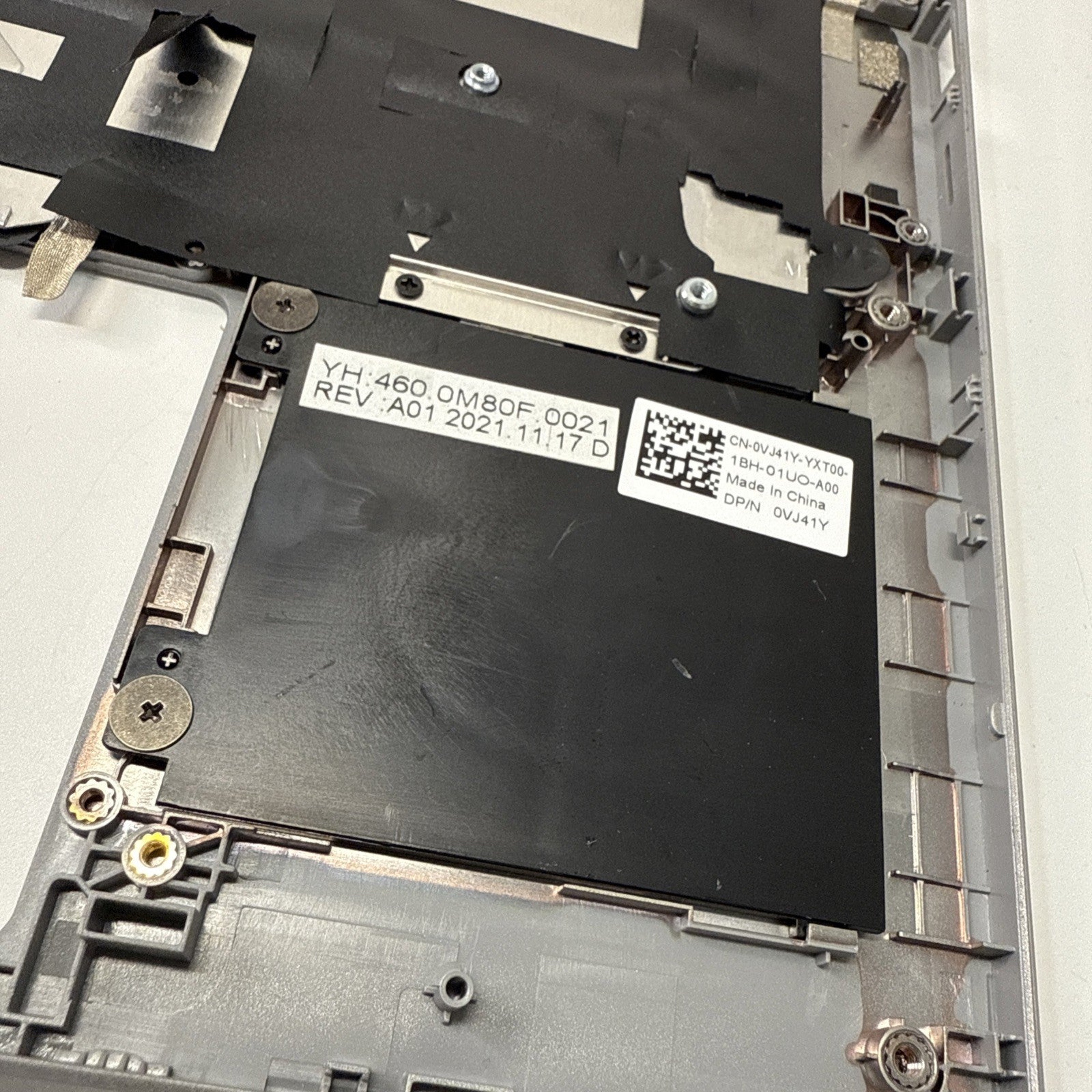 Genuine Dell Latitude 5320 Palmrest & UK Keyboard Silver 0VJ41Y (Paint Chipping)