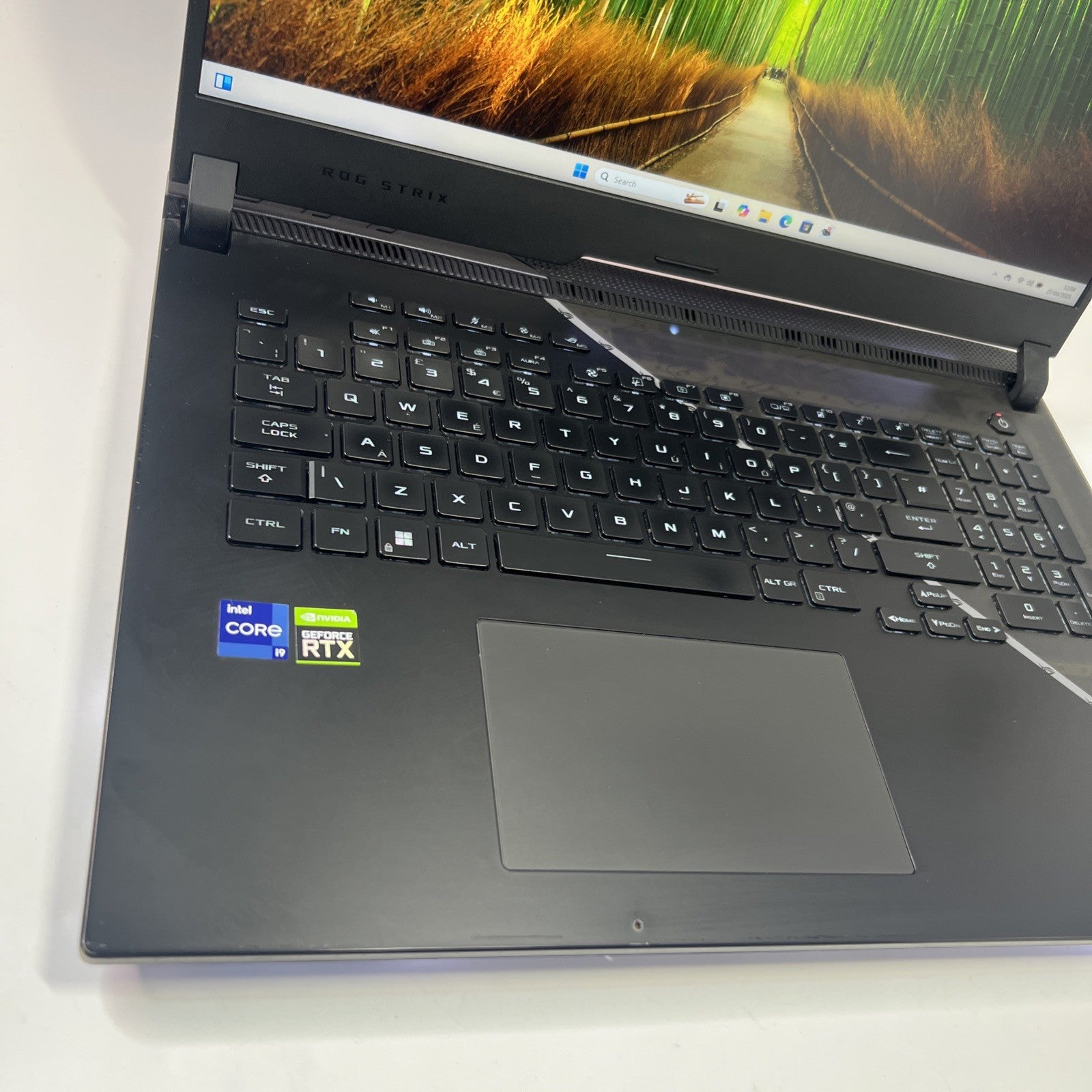 ASUS ROG Strix SCAR 17 SE G733 17.3" i9-12950HX RTX 3080Ti 32GB RAM 1TB SSD