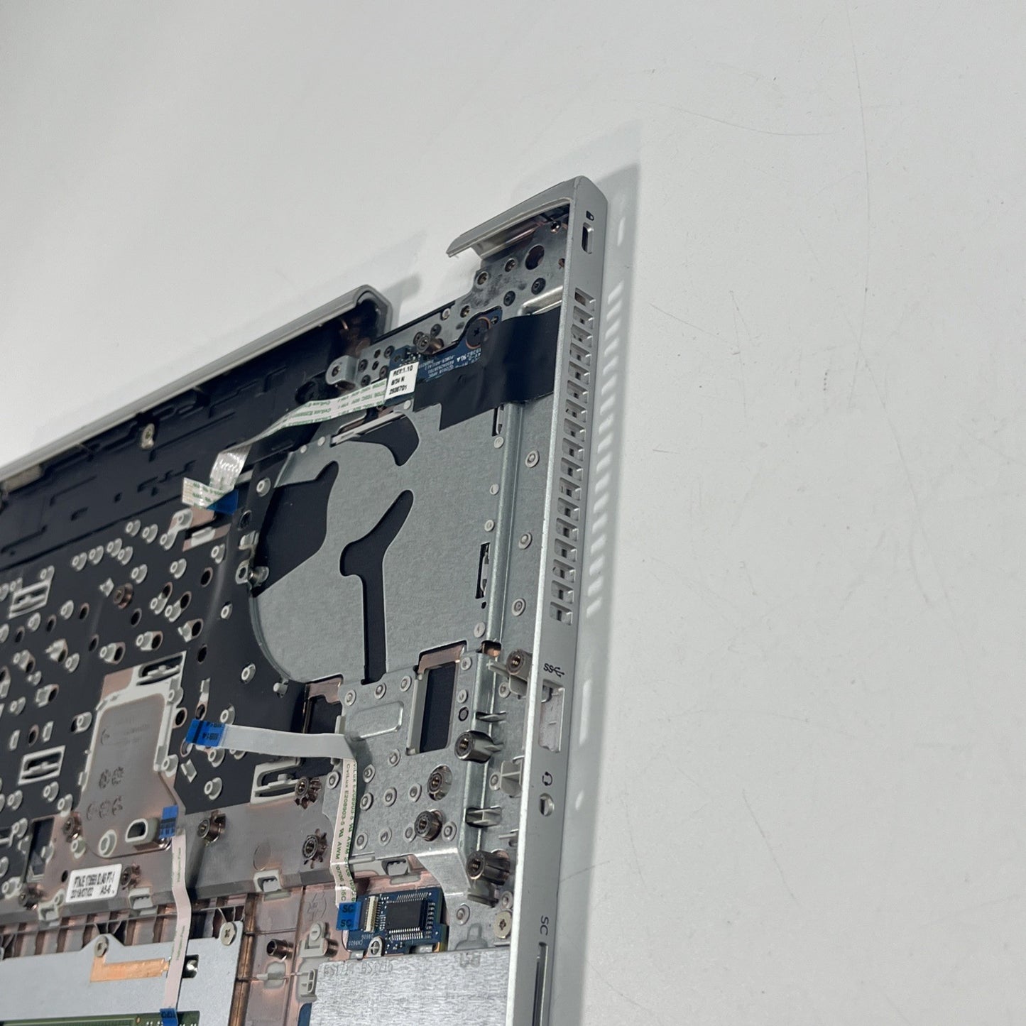 Genuine Silver Hp Probook 640 G5 Palmrest And Touchpad 4BSFN0. Bit Cracked