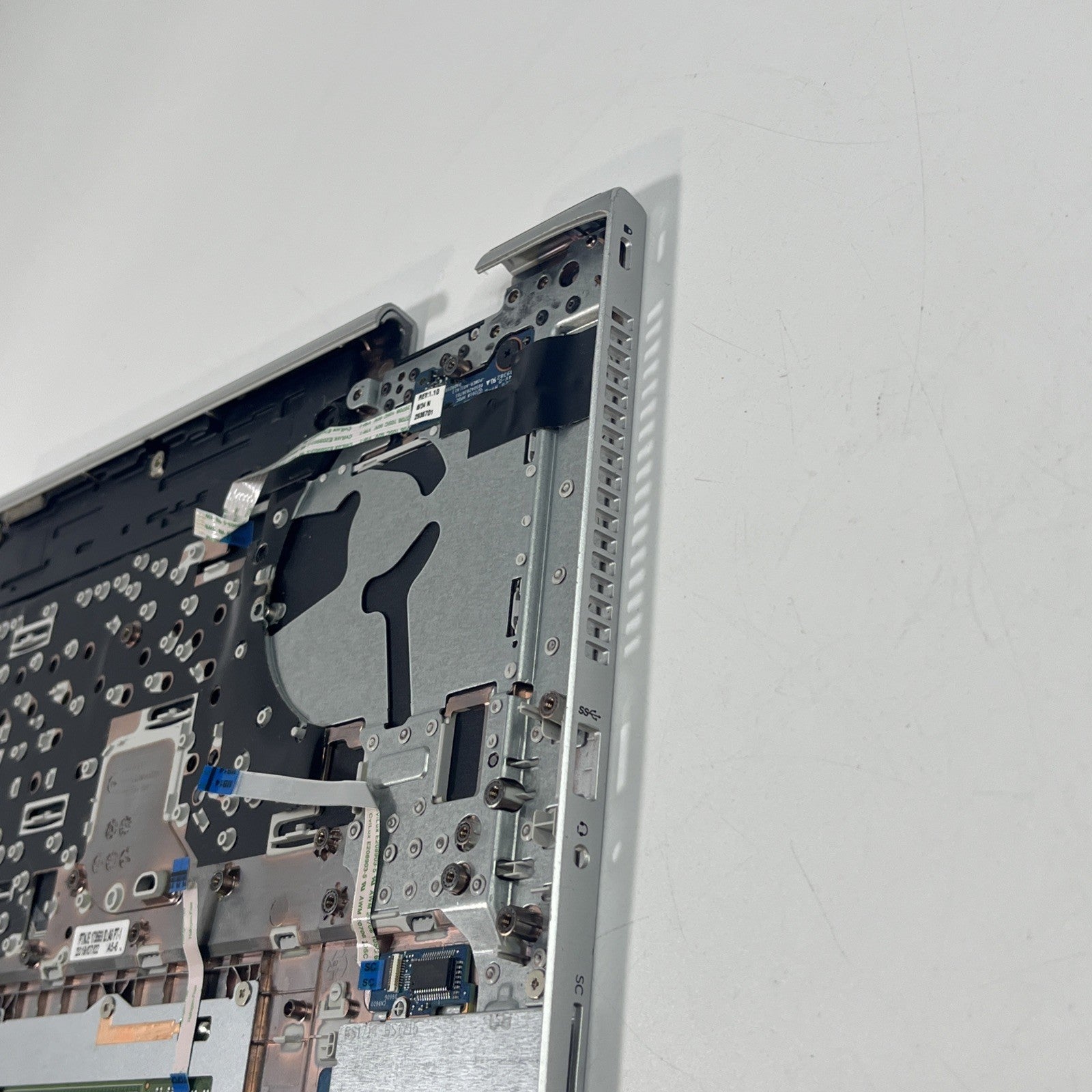 Genuine Silver Hp Probook 640 G5 Palmrest And Touchpad 4BSFN0. Bit Cracked