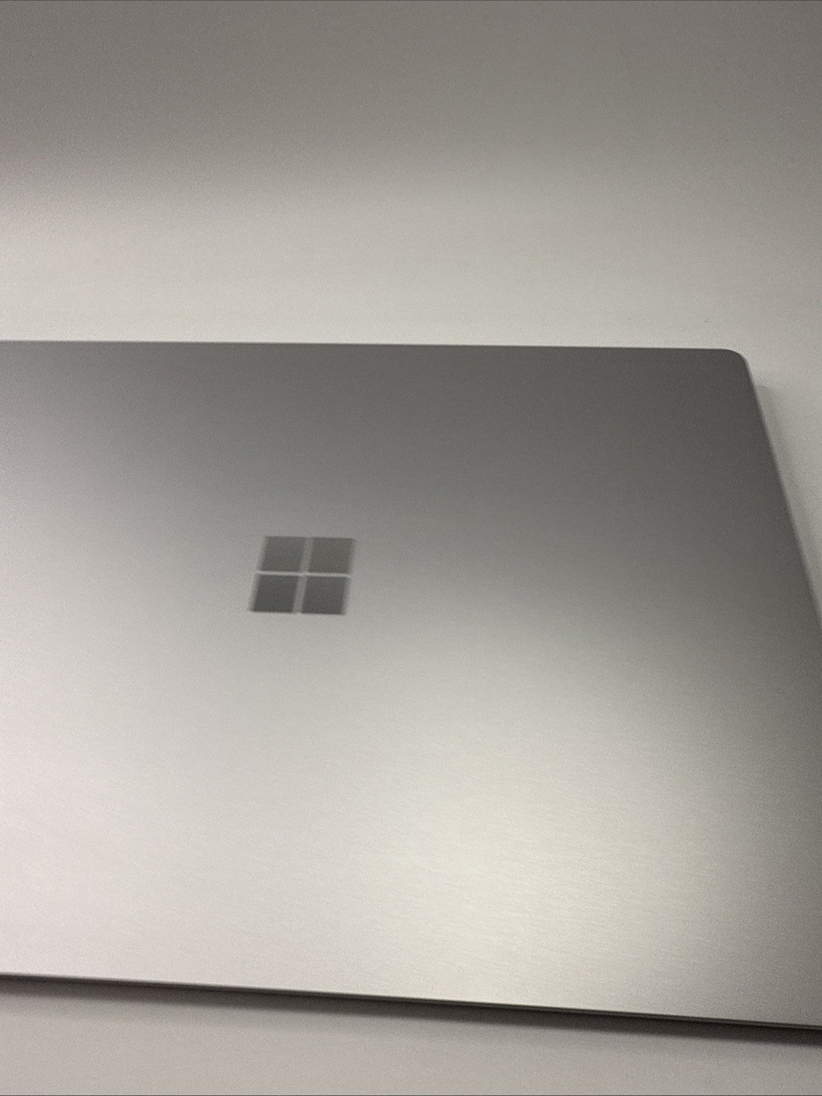Microsoft Surface Laptop 4 13.5" Inte i5-1135G7 8GB RAM 512GB SSD Cracked Screen