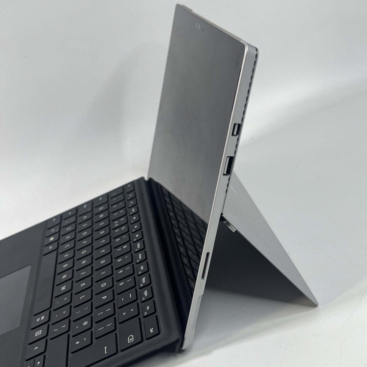 Microsoft Surface Pro 4 12.3” Intel i5-6300U  8GB RAM 256GB SSD & Keyboard