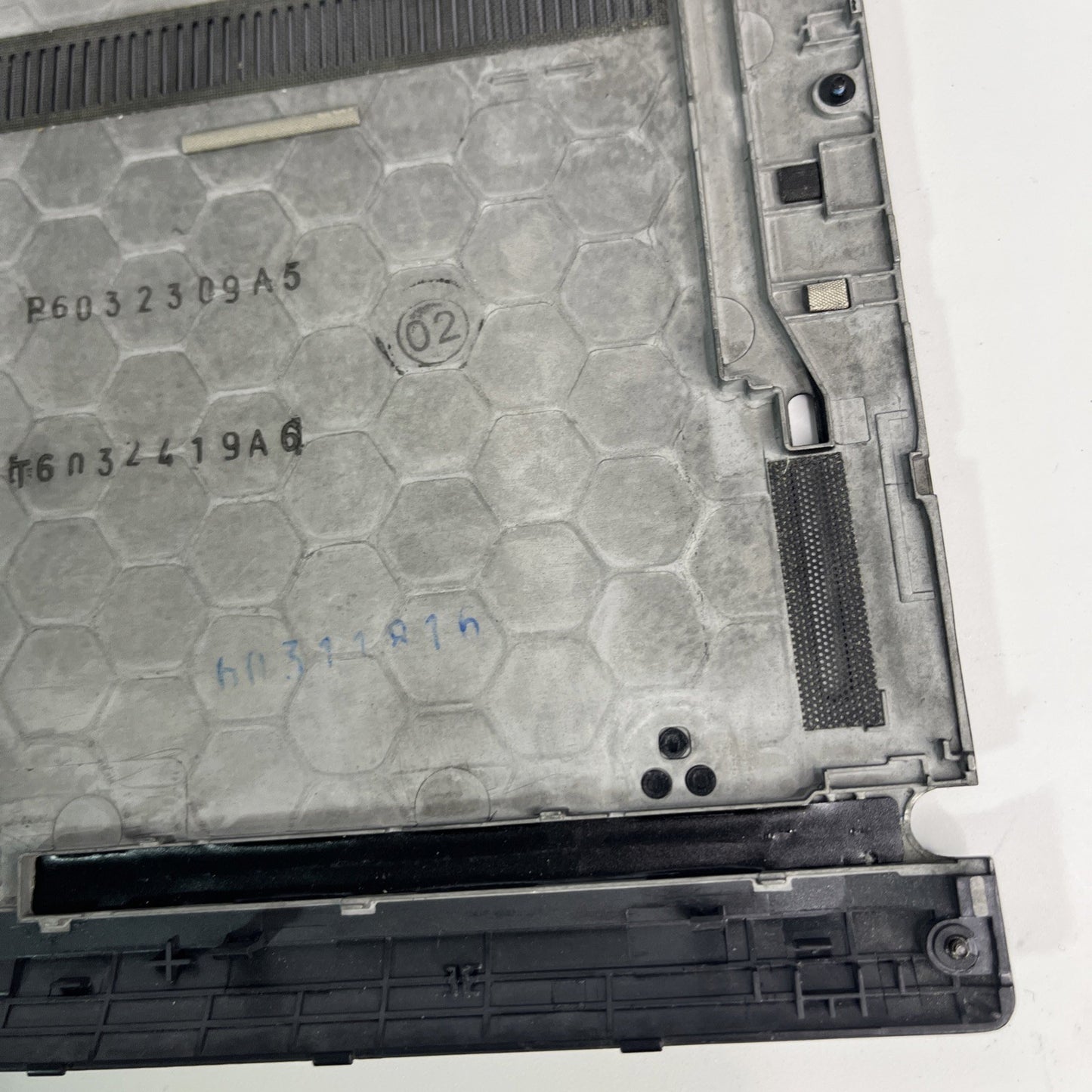Genuine Lenovo ThinkPad X1 Yoga Gen 1 Bottom Base  Chassis Cover 01AW995 Grade C