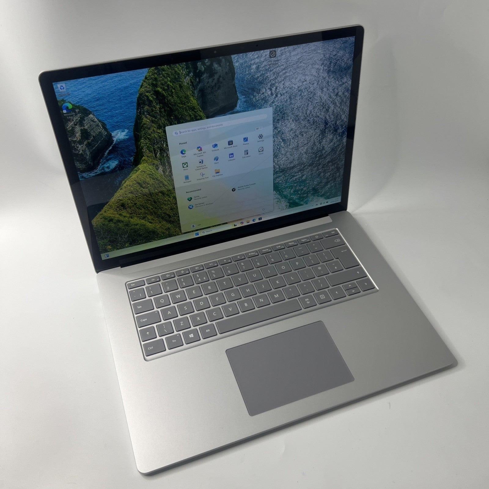 Microsoft Surface Laptop 3 15" AMD Ryzen 128GB SSD 8GB RAM Win 11 Hairline Crack
