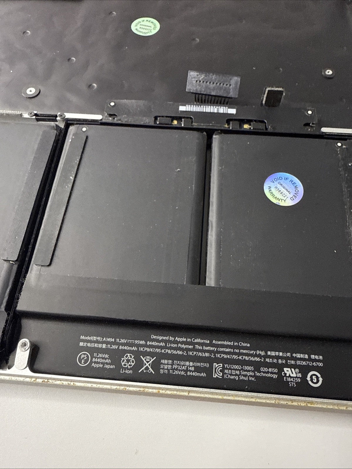MacBook Pro A1398 15 Late 2013 Palmrest UK Keyboard Battery (key Missing)