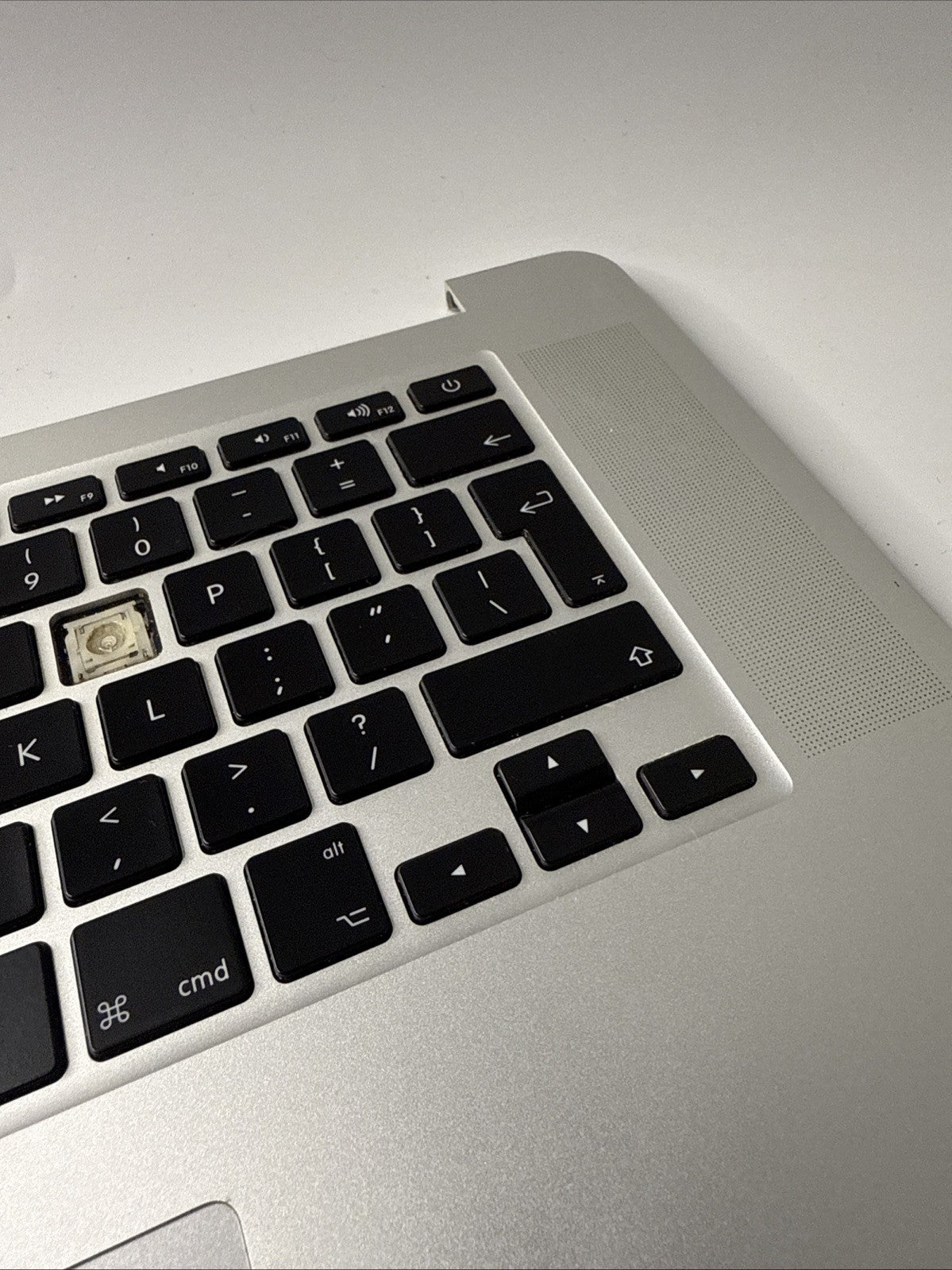MacBook Pro A1398 15 Late 2013 Palmrest UK Keyboard Battery (key Missing)