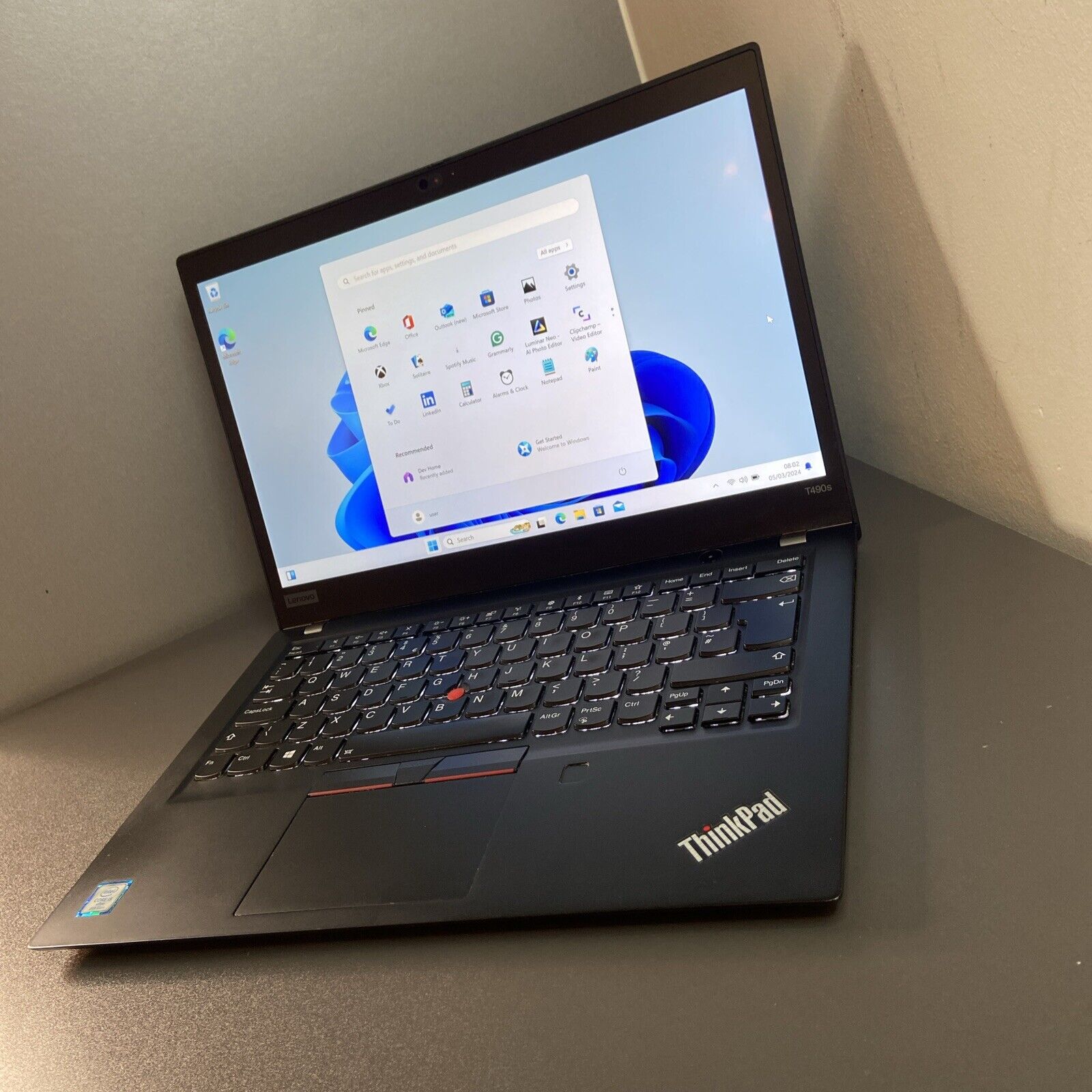 Lenovo T490s Laptop - Core i5-265U  1.8GHz CPU, 8GB RAM, 256GB Windows 11 pro