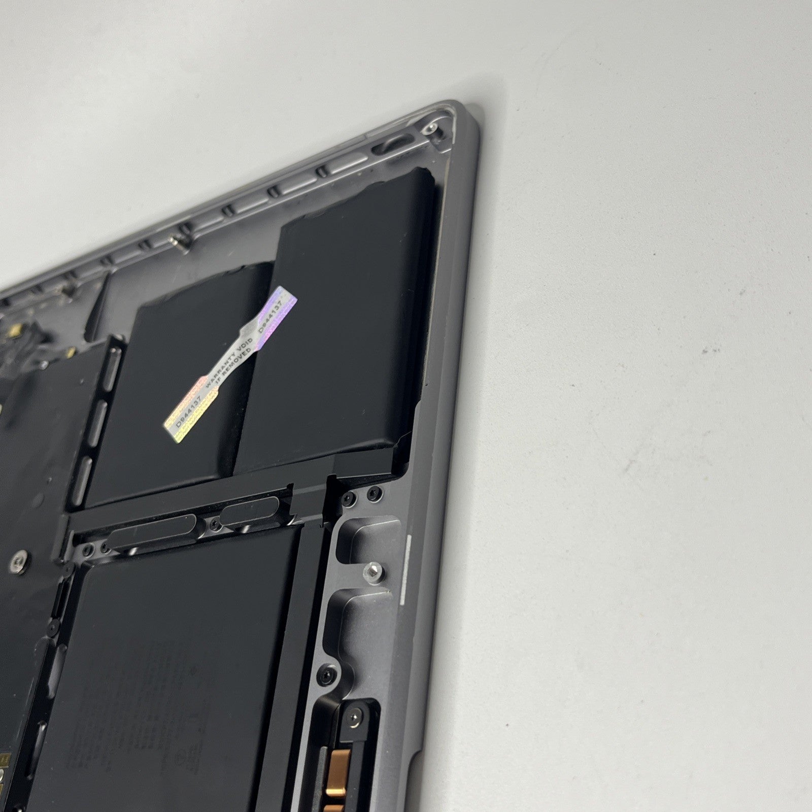 Genuine MacBook Pro16" A2141-2019 Palmrest keyboard Trackpad.  Bit Crack At Side