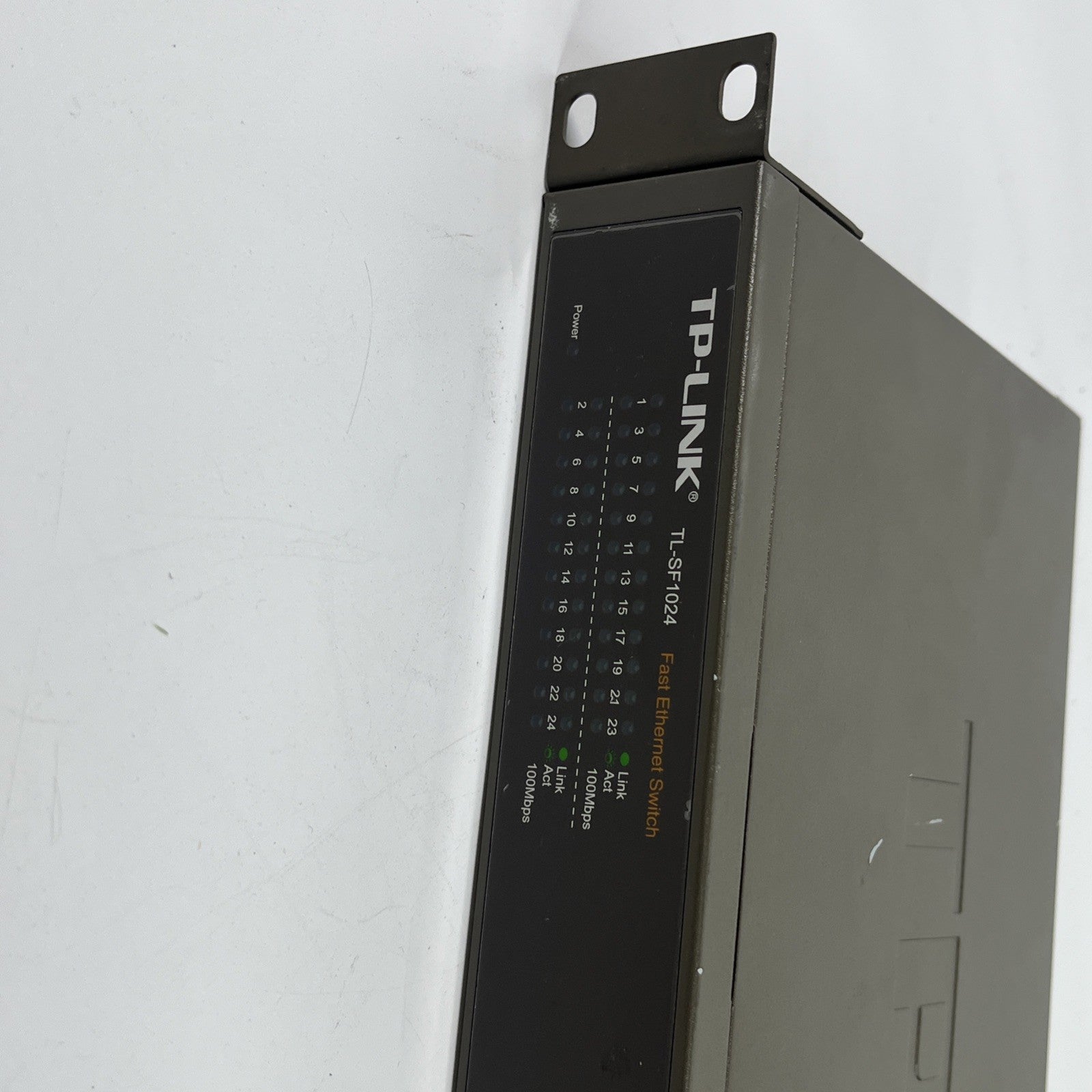TP-LINK TL-SF1024  24 Ports Fast Ethernet Switch.