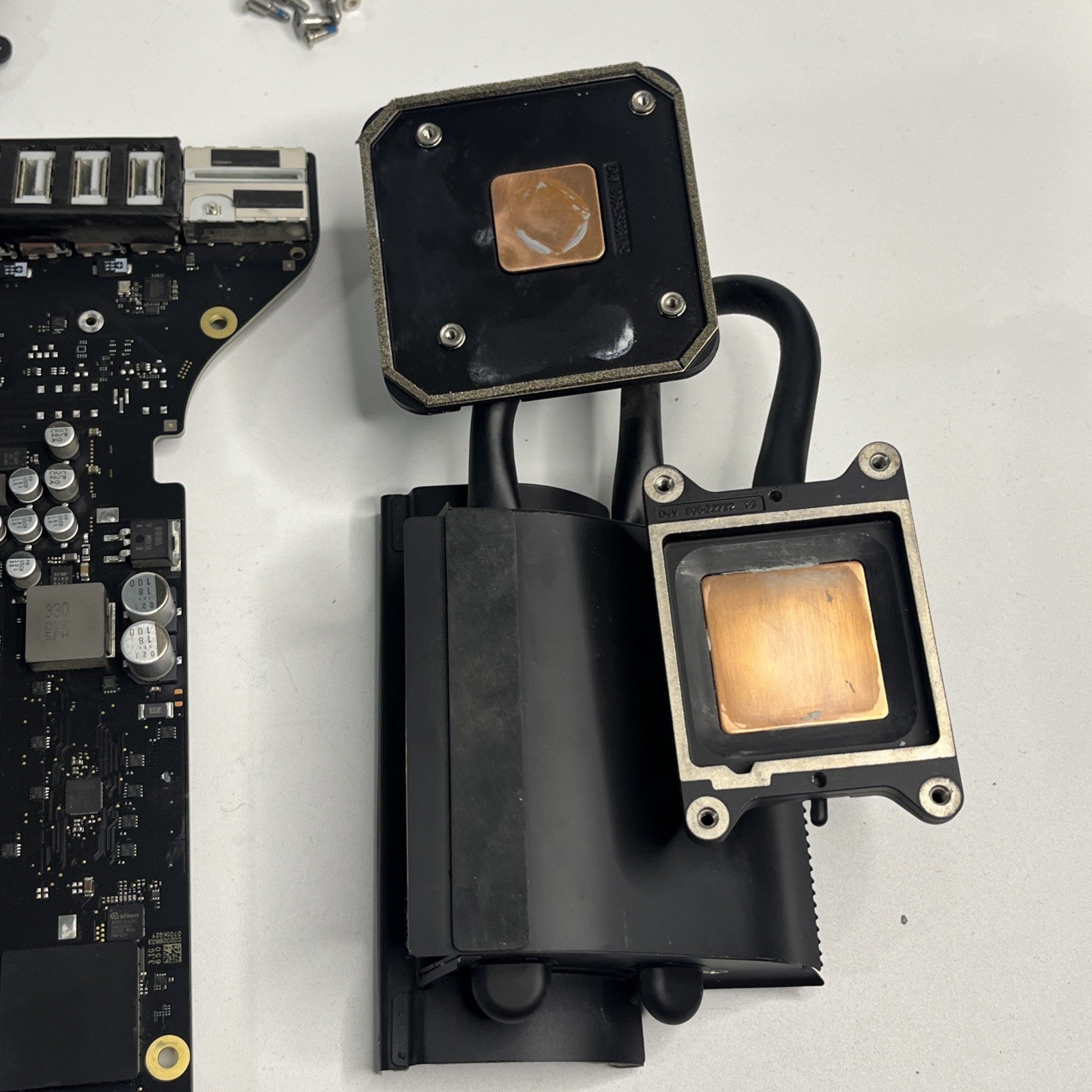 Apple iMac 27” Retina 5K Logic Board 2020A2115 EMC 3442 And Heatsink. No CPU.