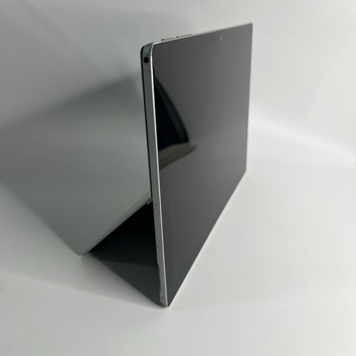 Microsoft Surface Pro 7 – i5-1035G4 8GB RAM 128GB SSD Windows 11 Grade C