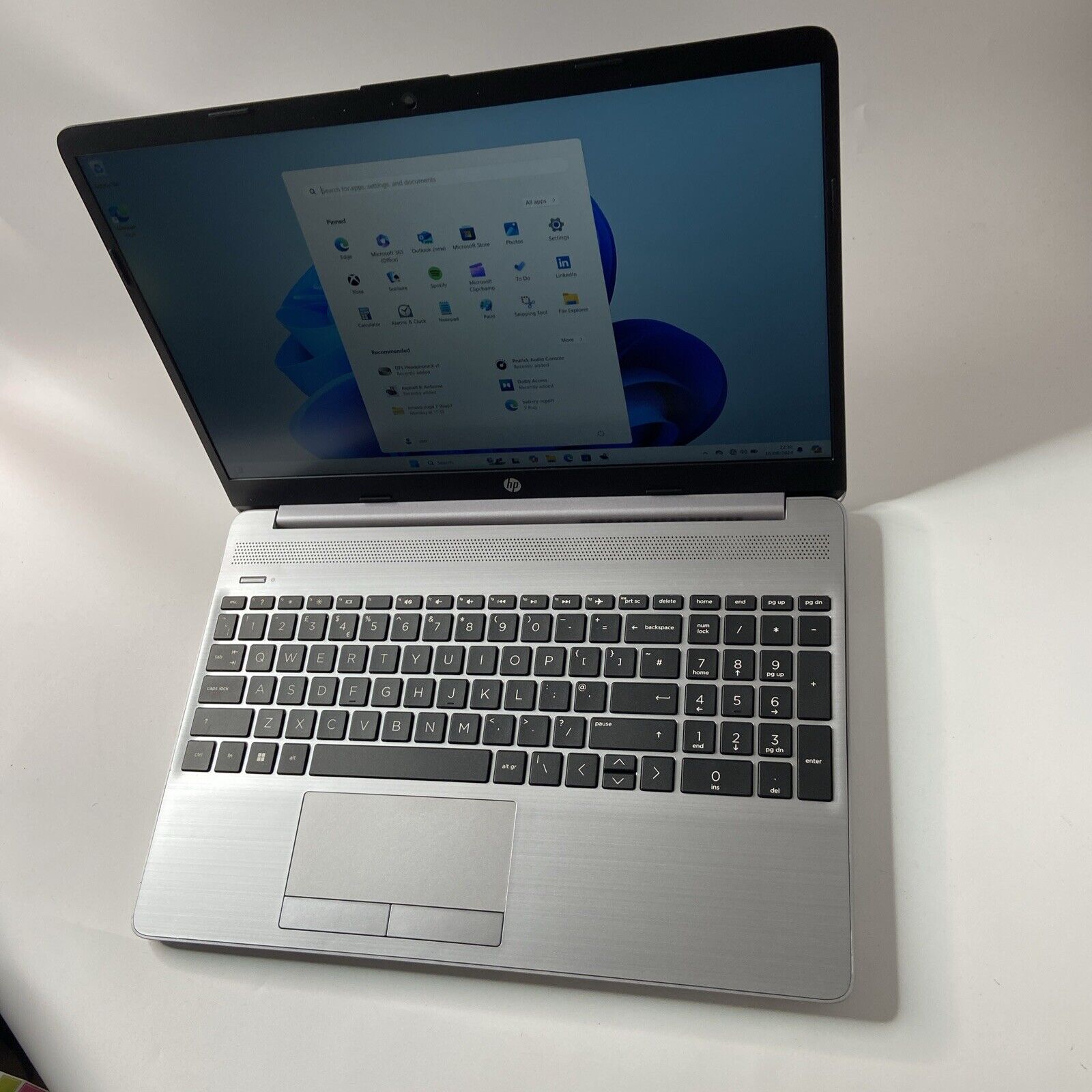 HP 255 G9 Laptop - AMD Ryzen 7-5825U, 16GB RAM, 256GB SSD, Windows 11 Grade A