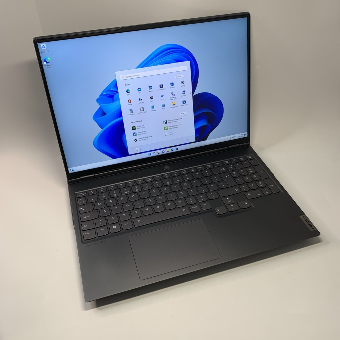 Lenovo Legion 7  16ACHg6 AMD Ryzen 7 5800H 256GB SSD 16GB RAM RTX 3060 Win 11