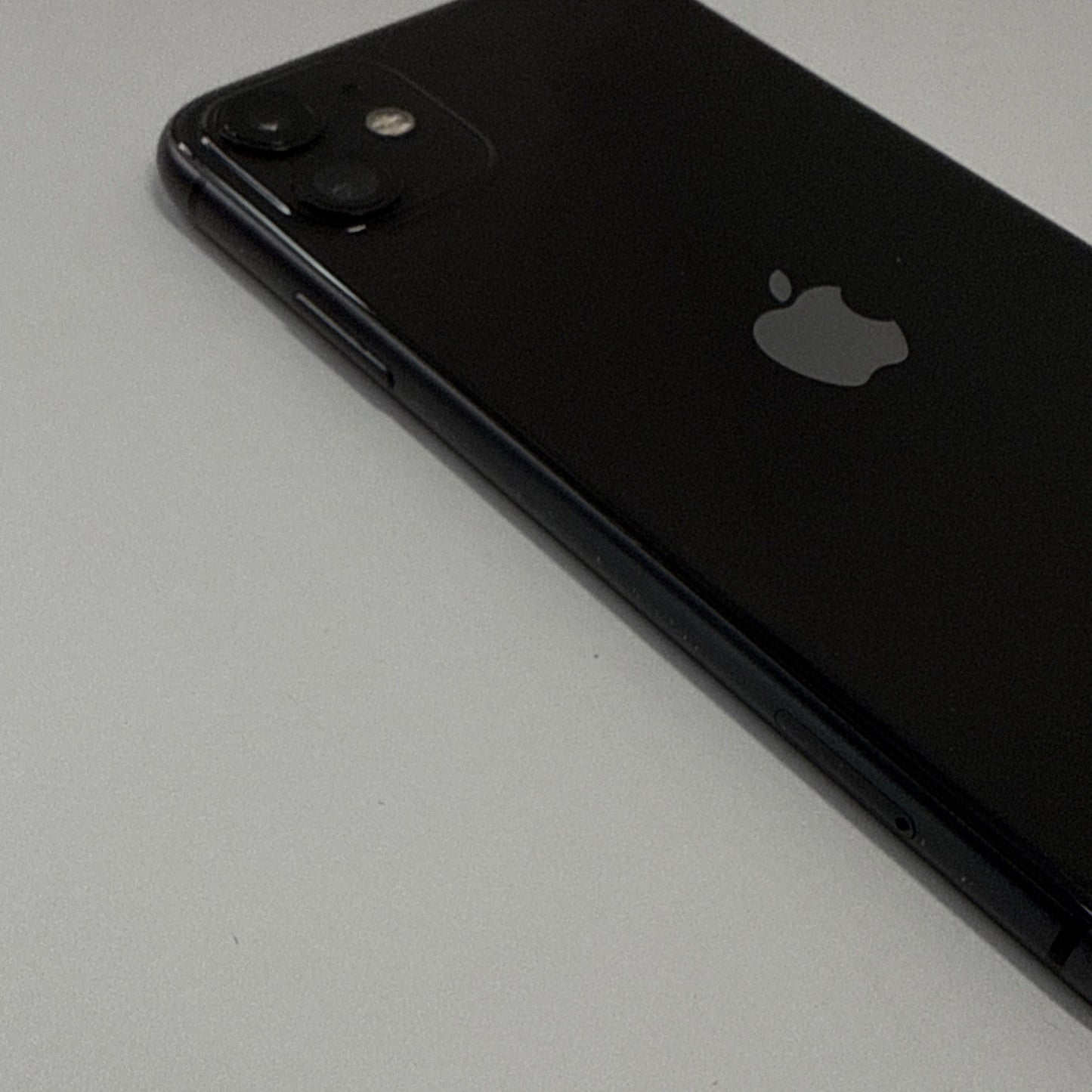Apple iPhone 11 64GB Unlocked Smartphone - Good Condition 73% BH (Black)