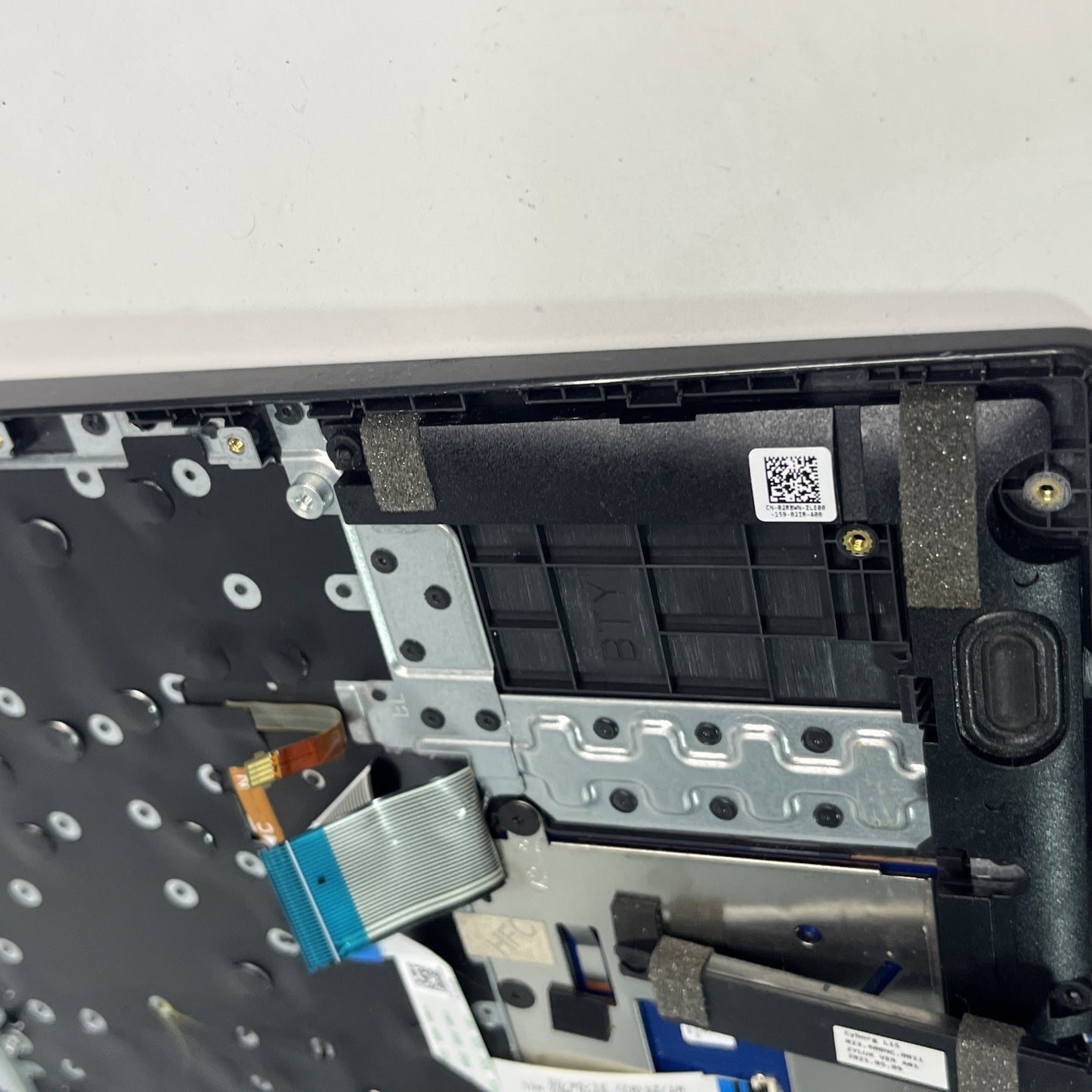 Genuine Black Dell Latitude 3520 Palmrest , Touchpad & Speakers. Bit Cracked