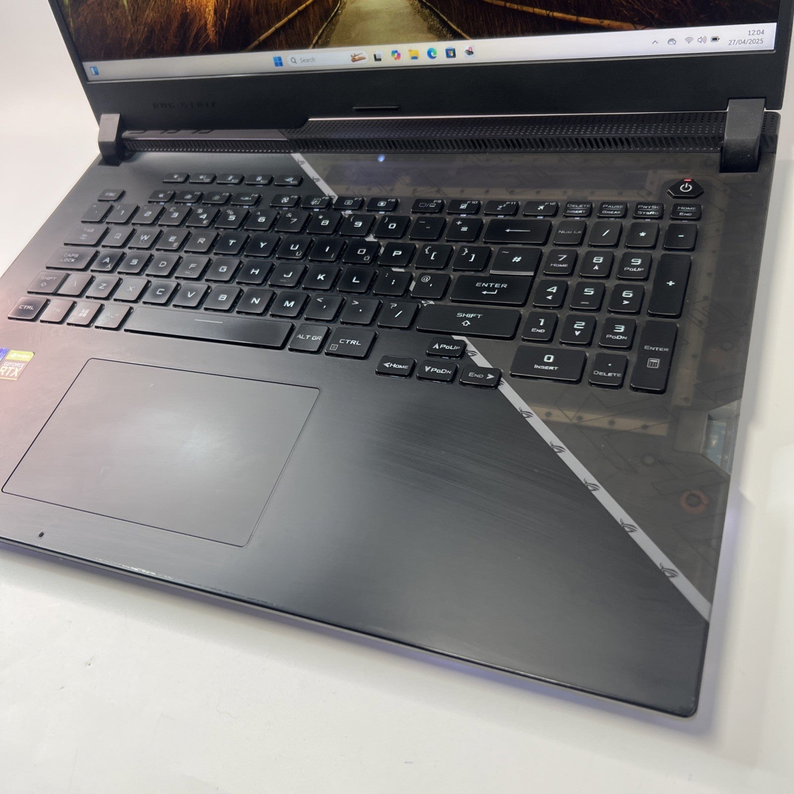 ASUS ROG Strix SCAR 17 SE G733 17.3" i9-12950HX RTX 3080Ti 32GB RAM 1TB SSD