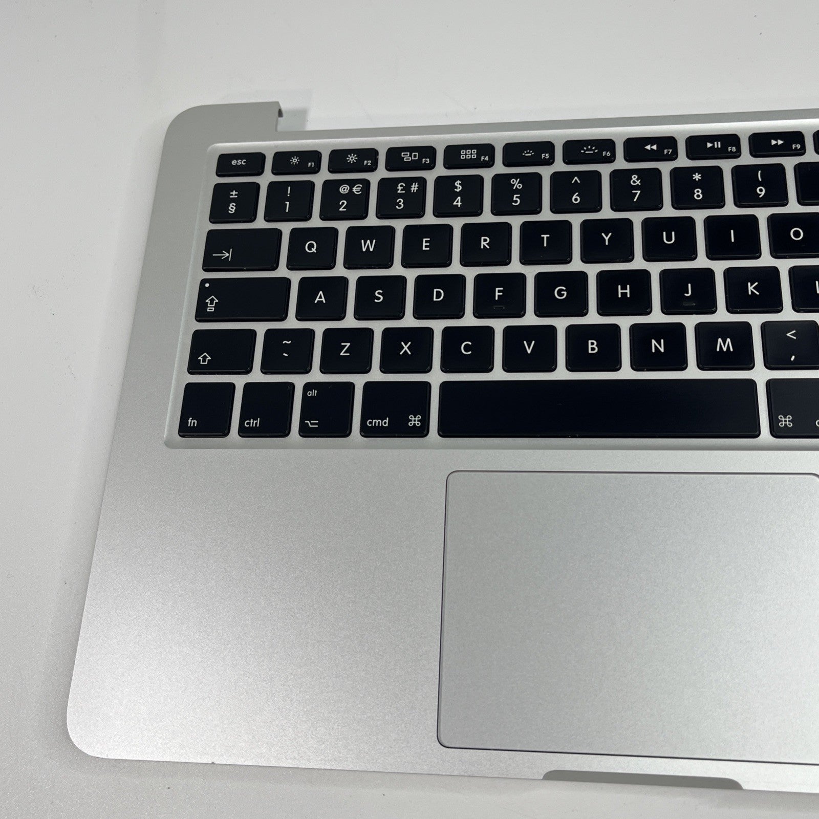 MacBook Pro Retina, 13-inch, Mid 2017 A1502 Palmrest UK Keyboard Touchpad Batter