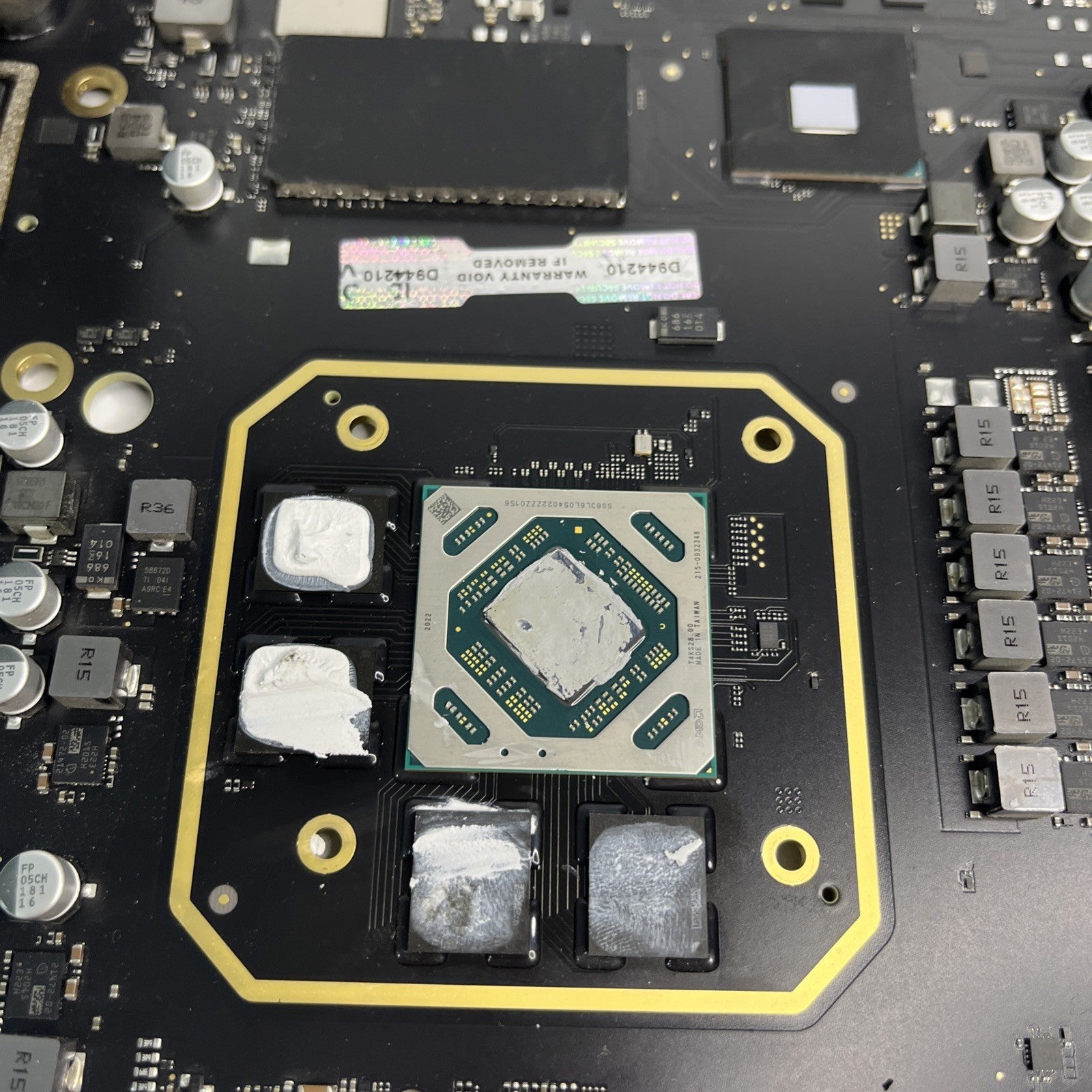 Apple iMac 27” Retina 5K Logic Board 2020A2115 EMC 3442 And Heatsink. No CPU.