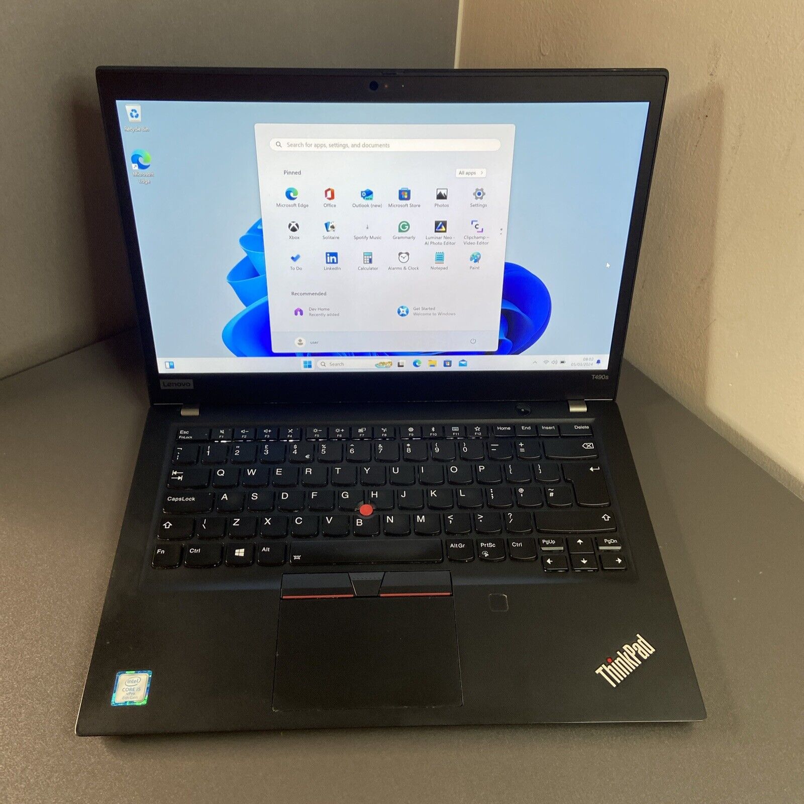 Lenovo T490s Laptop - Core i5-265U  1.8GHz CPU, 8GB RAM, 256GB Windows 11 pro