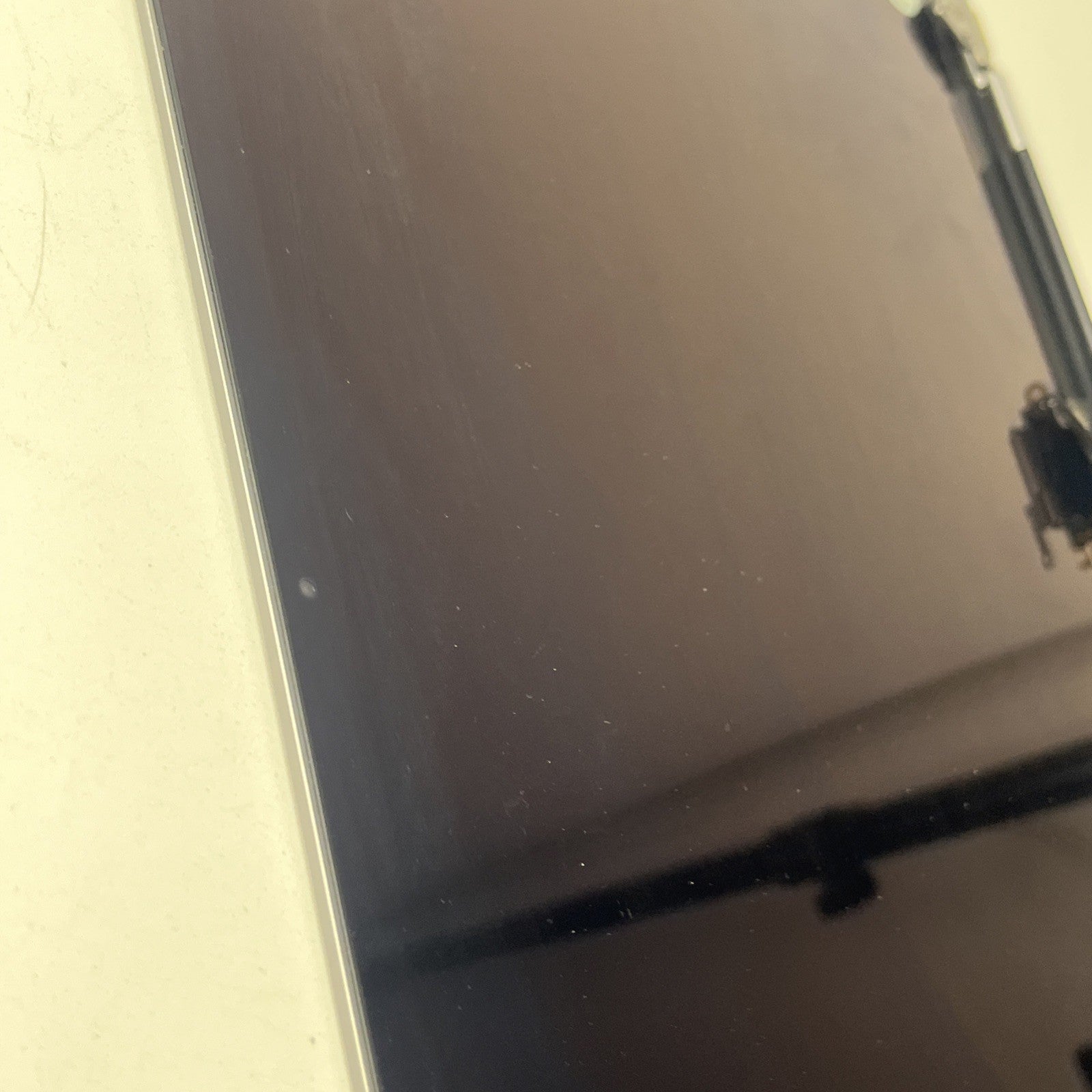 Genuine Apple MacBook Pro A2141 16" Display Assembly Screen. cracked From Side.