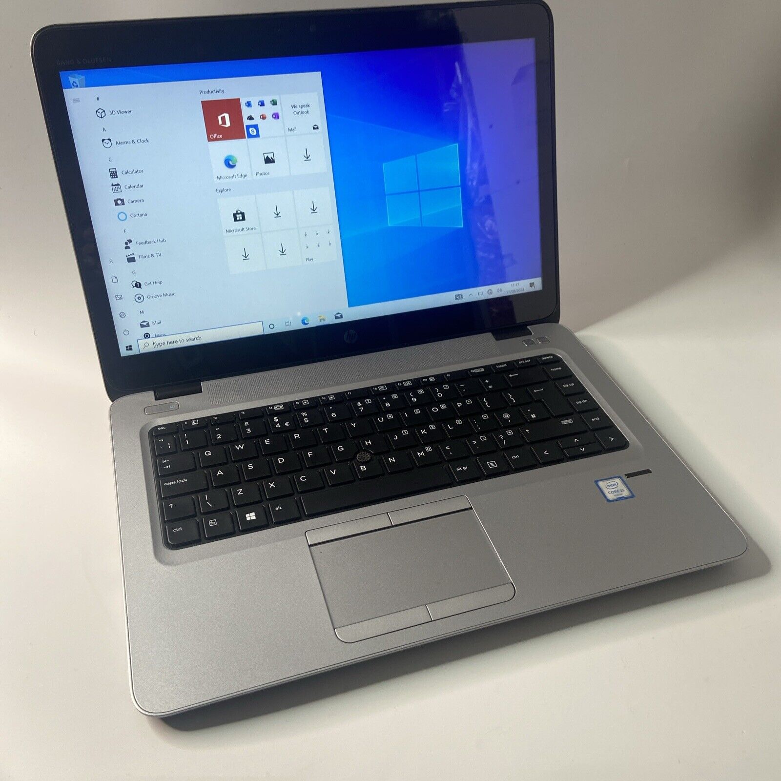 HP EliteBook 840 G3  i5-6300U 2.40 GHz 8GB 256 GB SSD Windows 10 Pro
