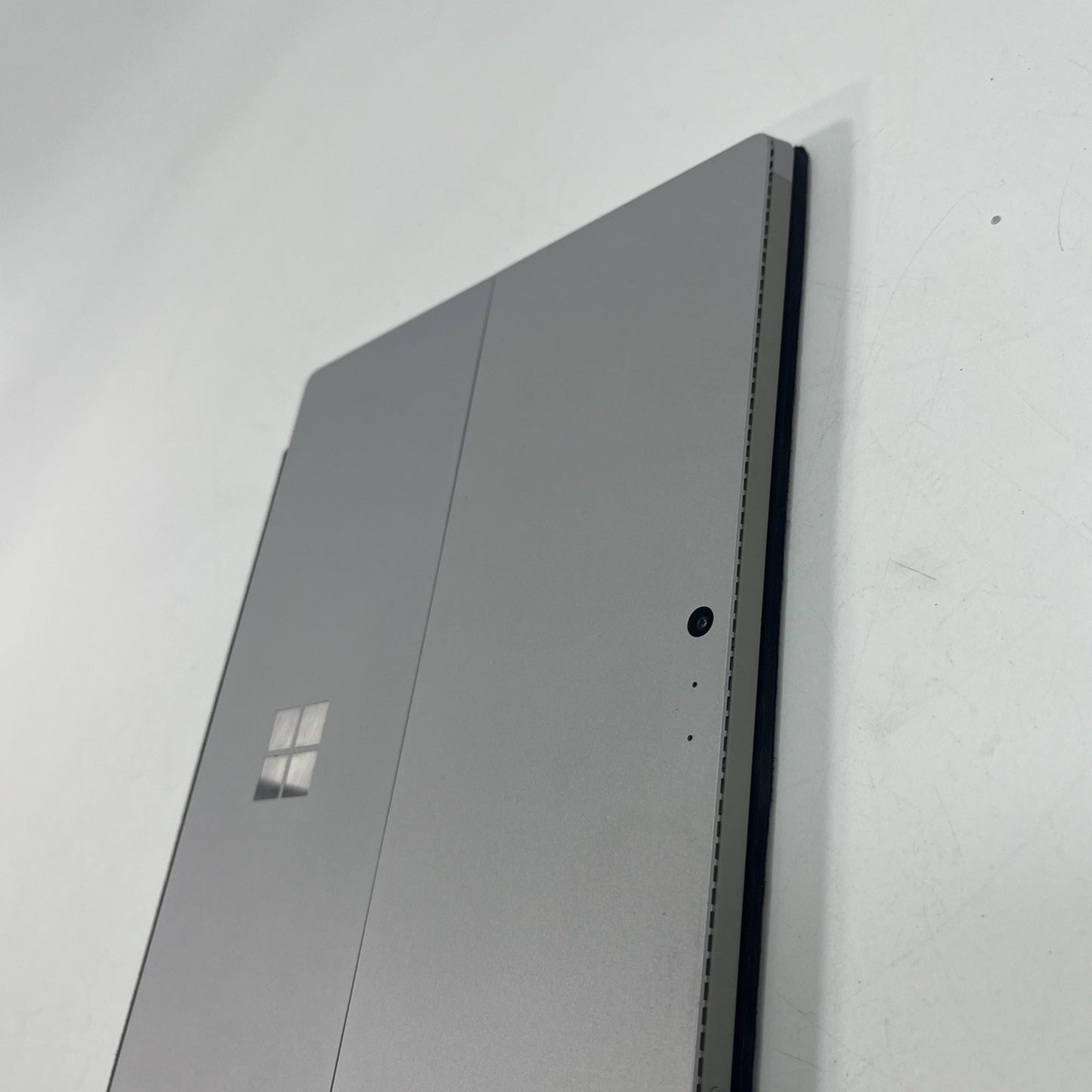 Microsoft Surface Pro 4 12.3” Intel i5-6300U  8GB RAM 256GB SSD & Keyboard