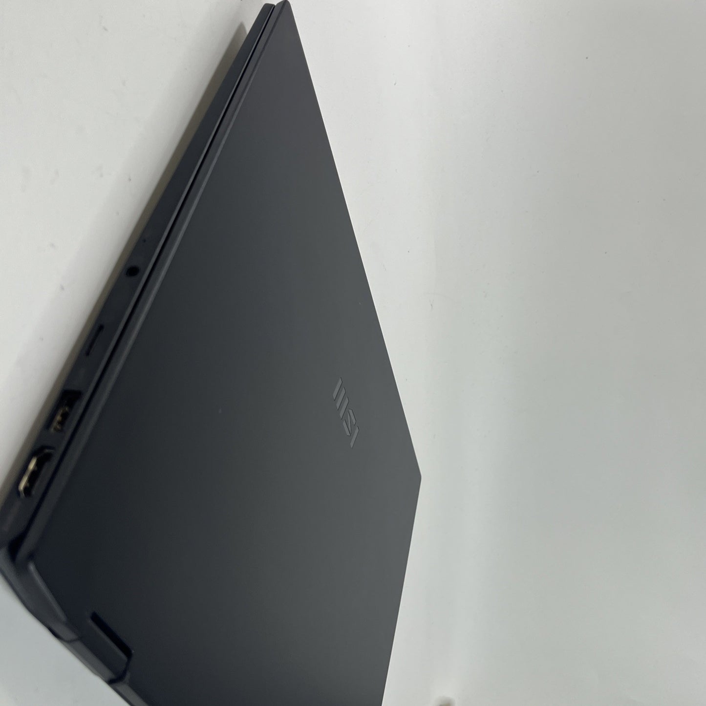 MSI Summit E16 AI Studio A1VFTG Intel Core Ultra 7 32GB 2TB RTX4060.Grade A
