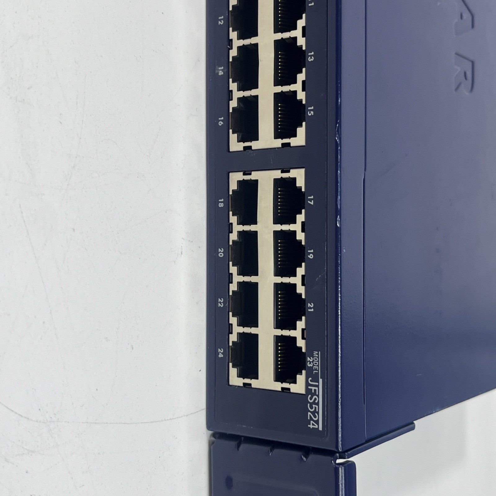 Netgear  FS524 24 Ports 10/100 Mbps Fast Ethernet Switch.Few Minors Signs