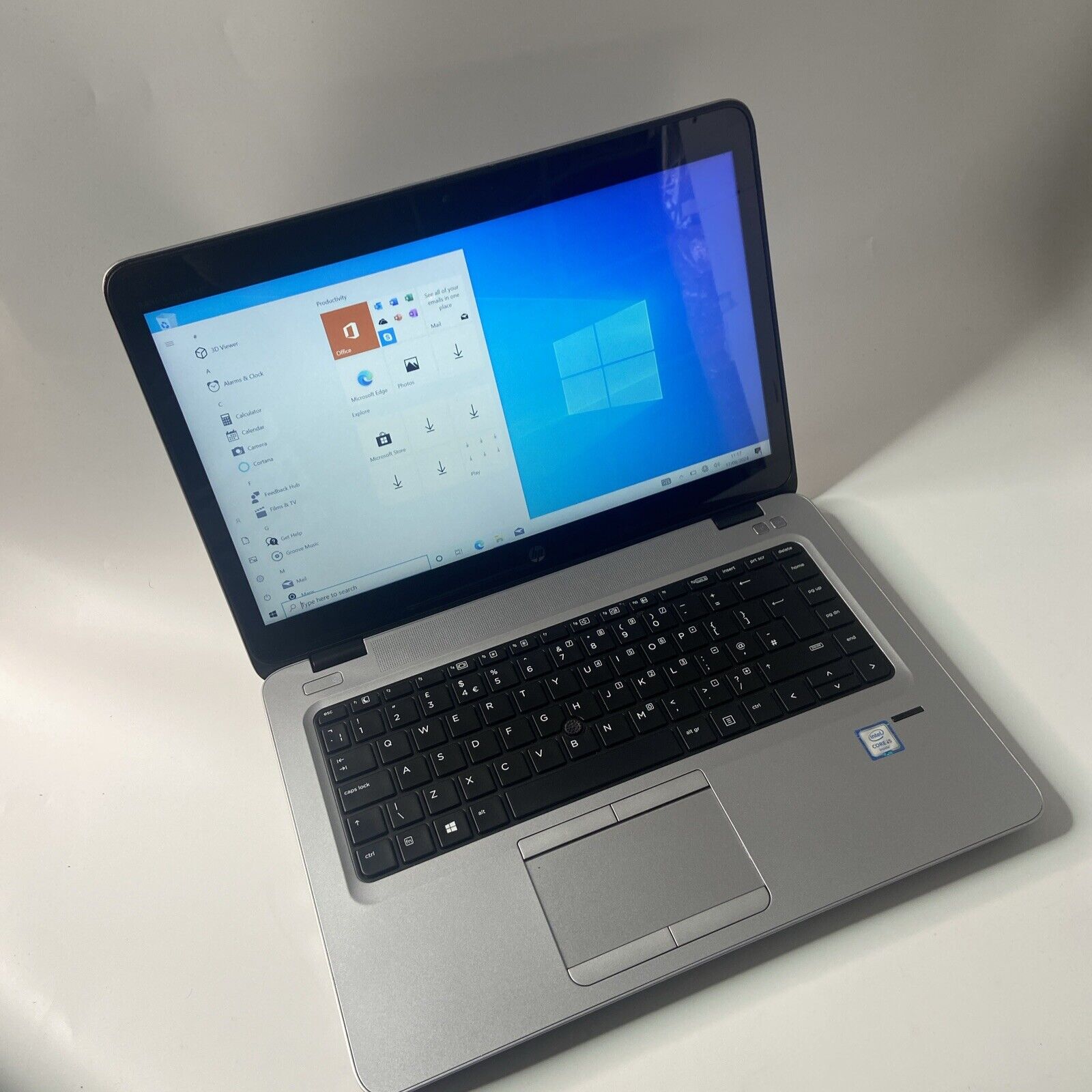 HP EliteBook 840 G3  i5-6300U 2.40 GHz 8GB 256 GB SSD Windows 10 Pro