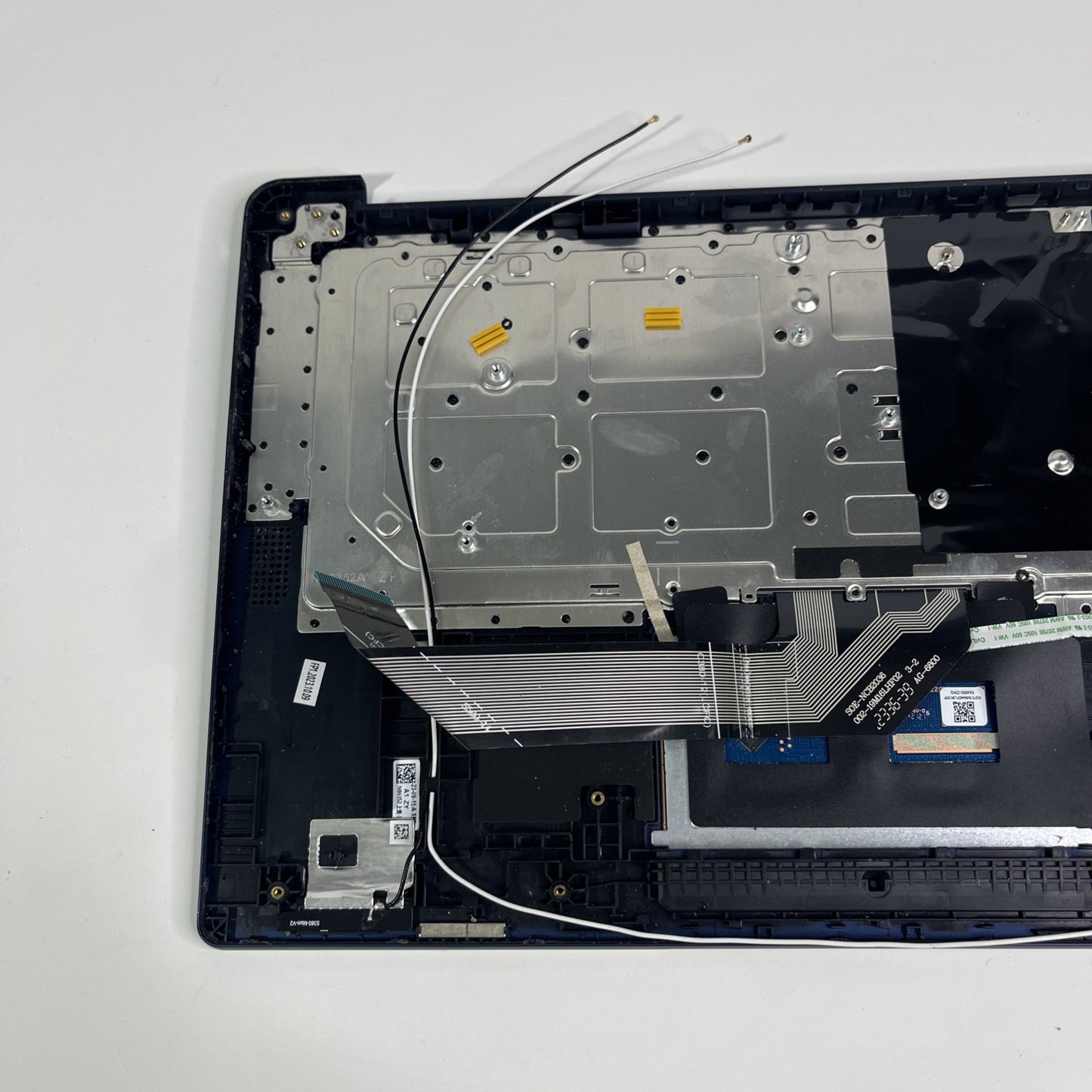Lenovo IP Slim 3 Chrome 14M868 Palmrest, Keyboard & Touchpad Blue. Missing Key