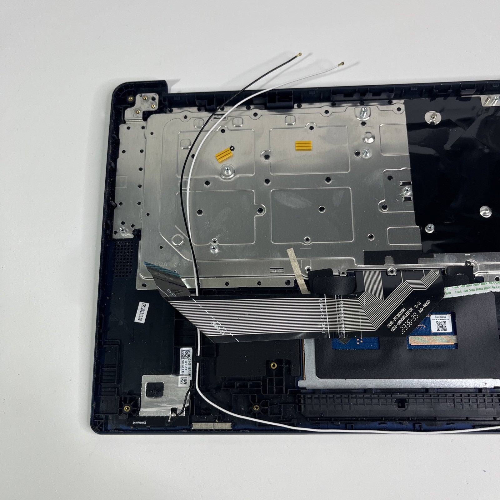 Lenovo IP Slim 3 Chrome 14M868 Palmrest, Keyboard & Touchpad Blue. Missing Key